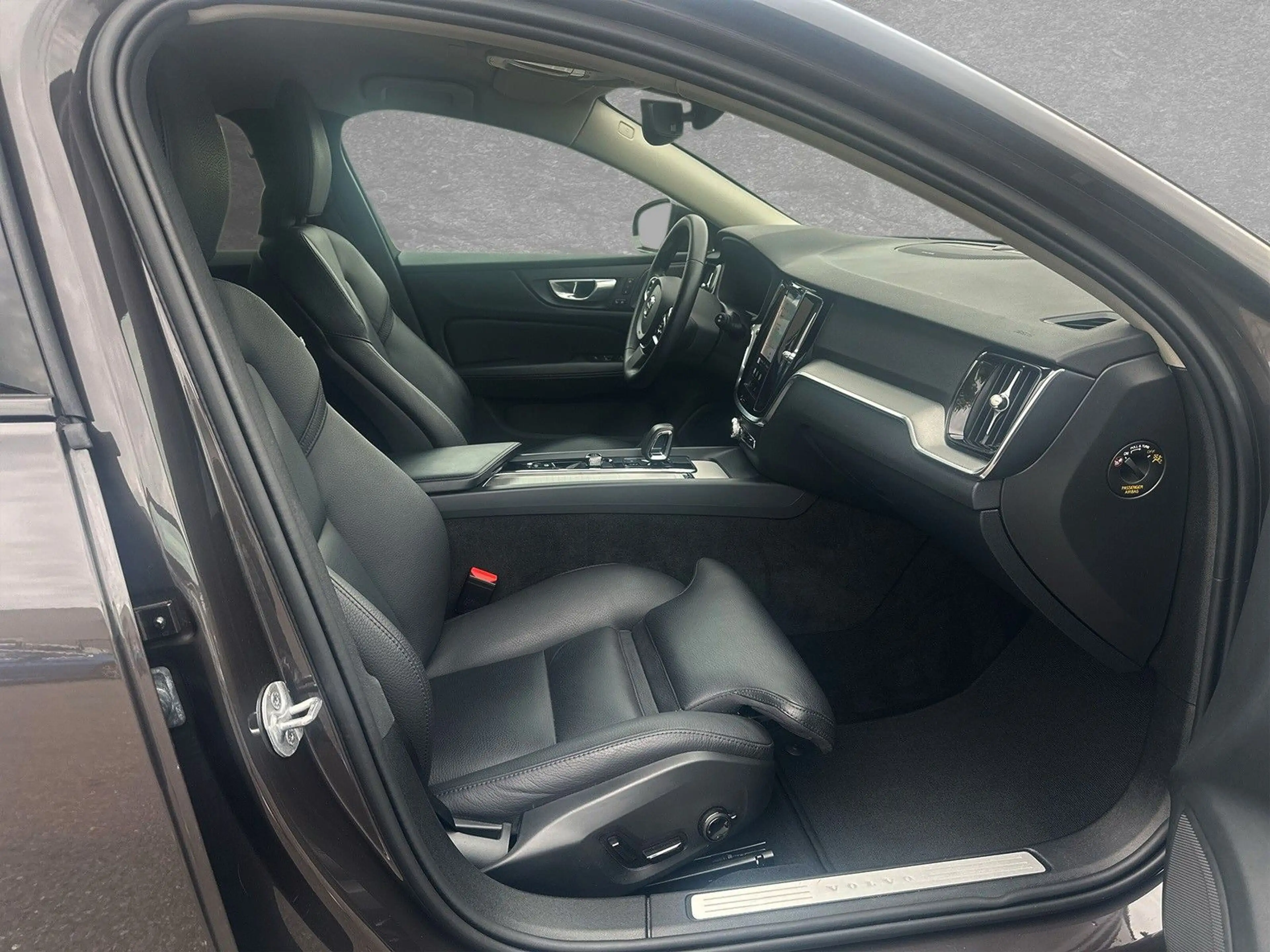 Volvo V60 Cross Country B4 AWD Plus AHK ACC LED — photo 4
