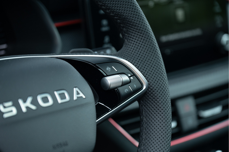 Skoda Kamiq 1.0 TSI Monte Carlo | Pano | Trekhaak | Camera | S — photo 25