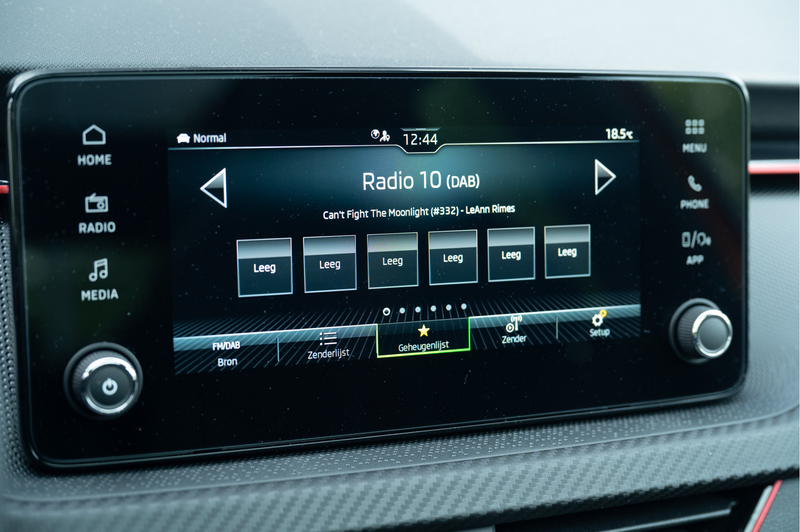 Skoda Kamiq 1.0 TSI Monte Carlo | Pano | Trekhaak | Camera | S — photo 29