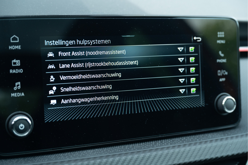 Skoda Kamiq 1.0 TSI Monte Carlo | Pano | Trekhaak | Camera | S — photo 34