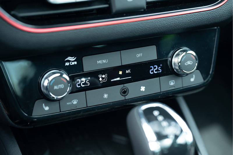 Skoda Kamiq 1.0 TSI Monte Carlo | Pano | Trekhaak | Camera | S — photo 35