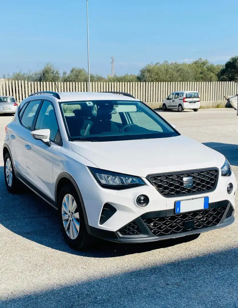 SEAT Arona 1.0 tgi Reference 90cv - 1