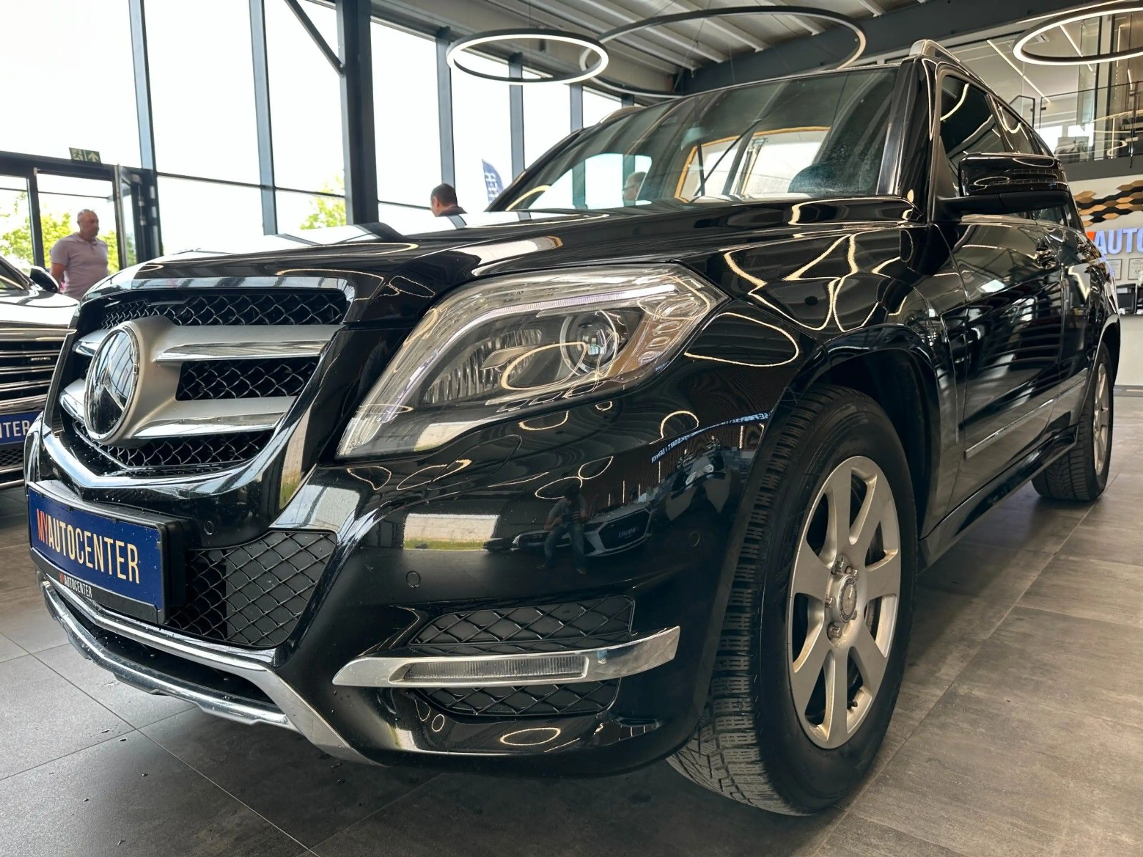 Mercedes-Benz GLK 220 *AdaptivesFahrwerk*BI-XENON*TEMPO* — photo 4