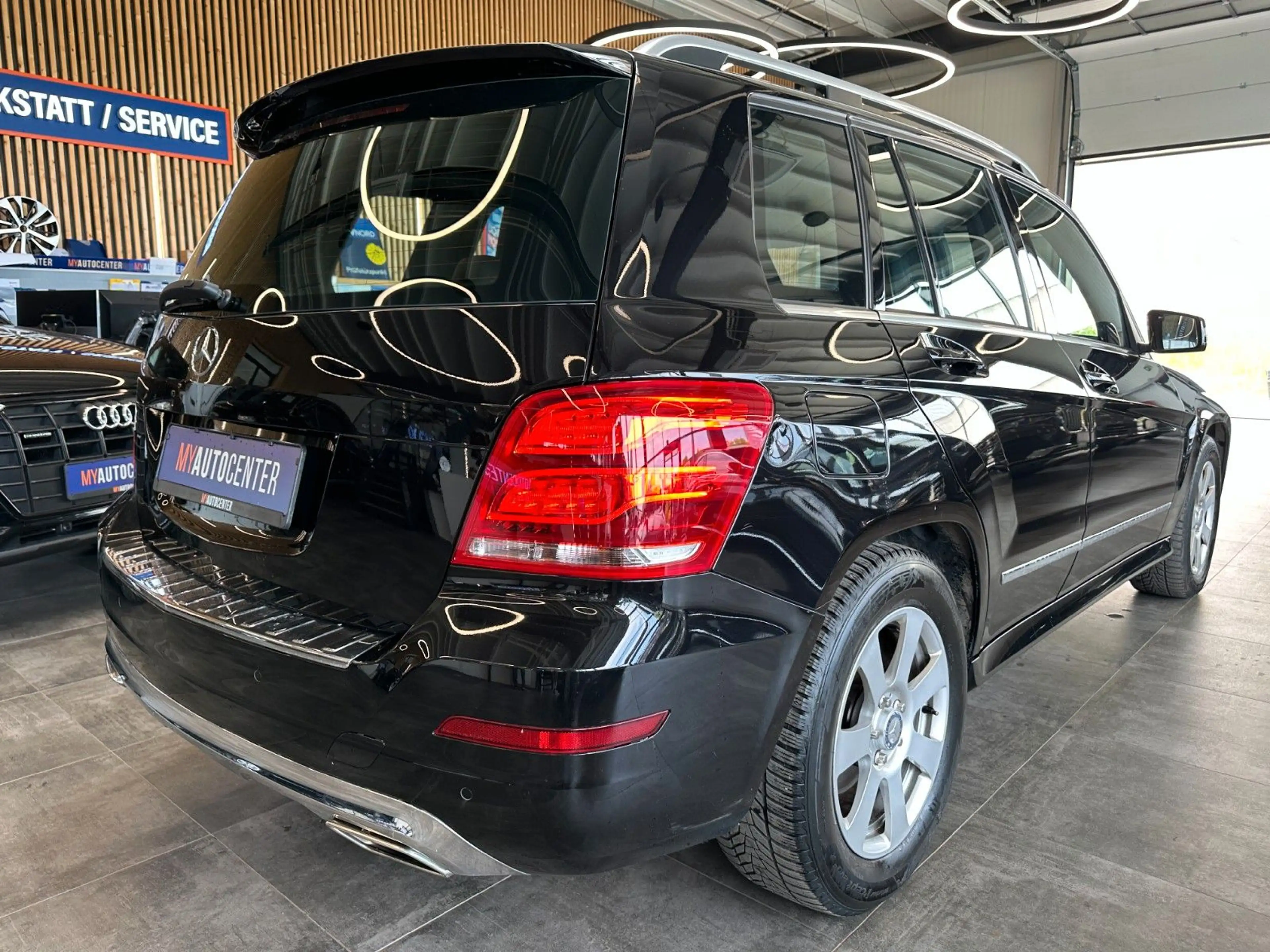 Mercedes-Benz GLK 220 *AdaptivesFahrwerk*BI-XENON*TEMPO* — photo 2