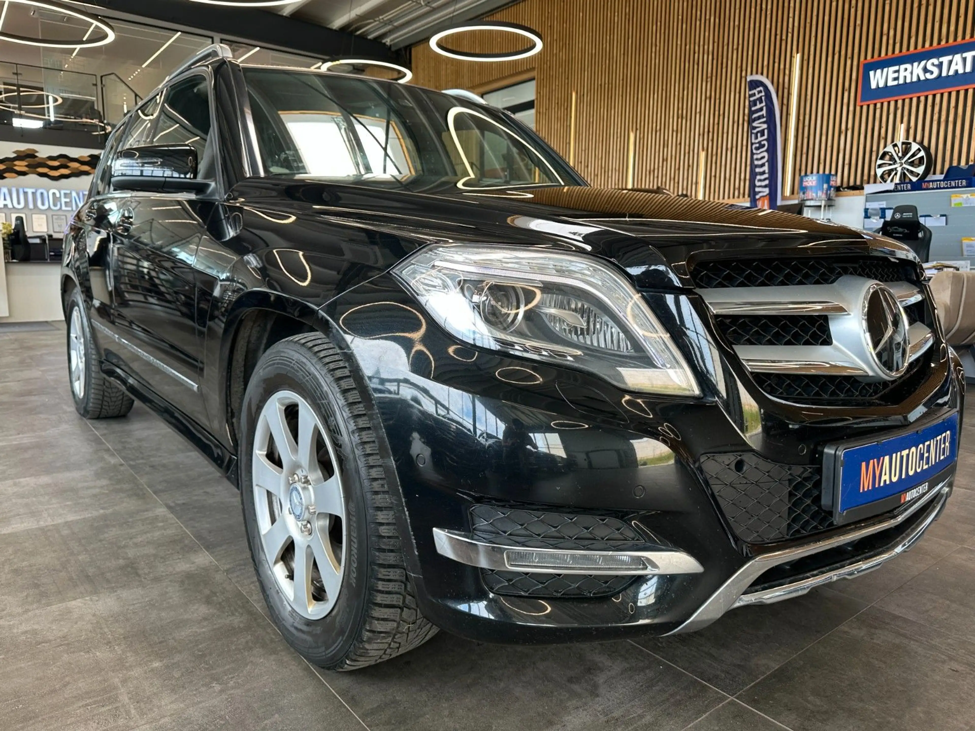 Mercedes-Benz GLK 220 *AdaptivesFahrwerk*BI-XENON*TEMPO* — photo 3