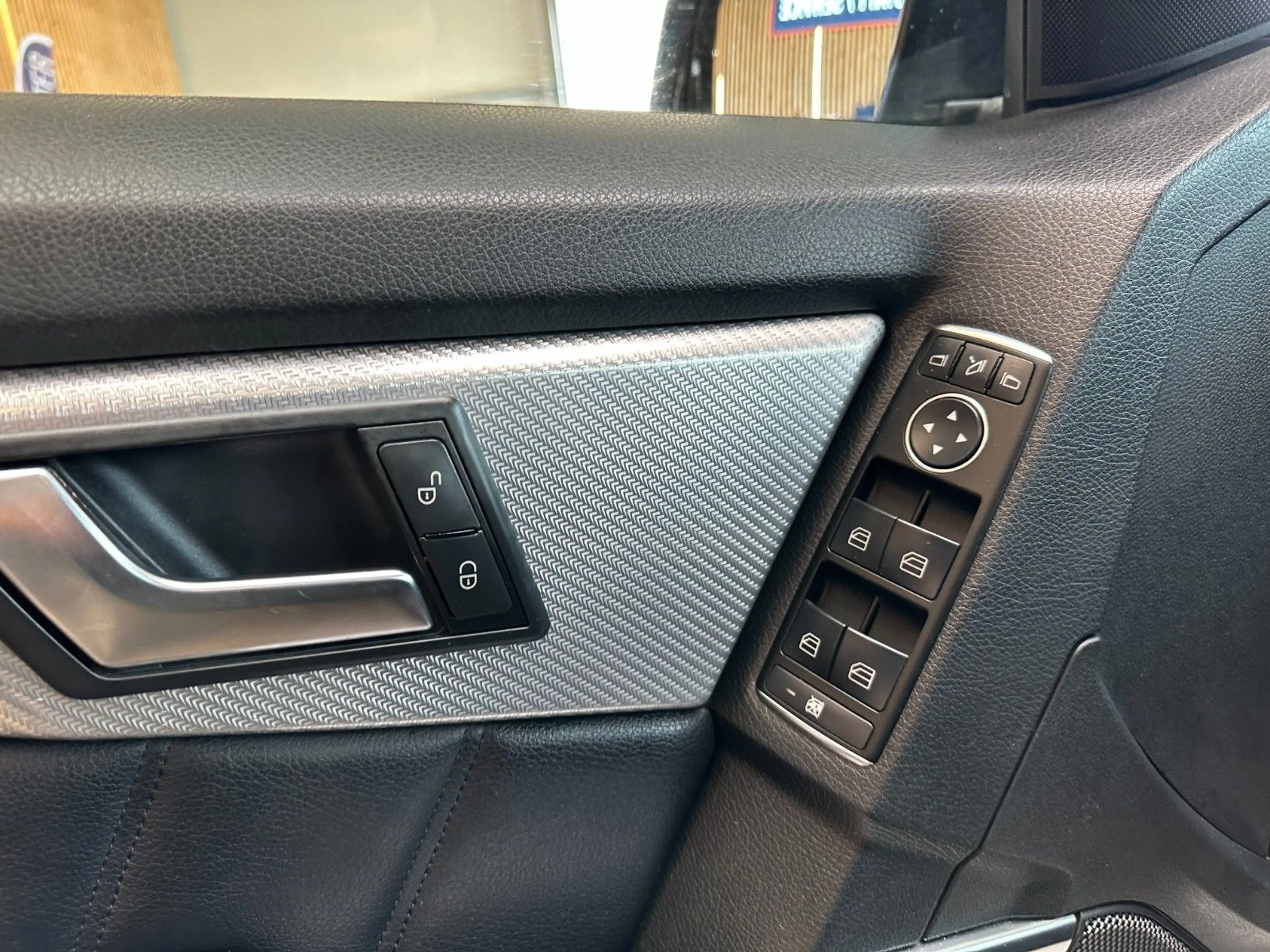 Mercedes-Benz GLK 220 *AdaptivesFahrwerk*BI-XENON*TEMPO* — photo 11