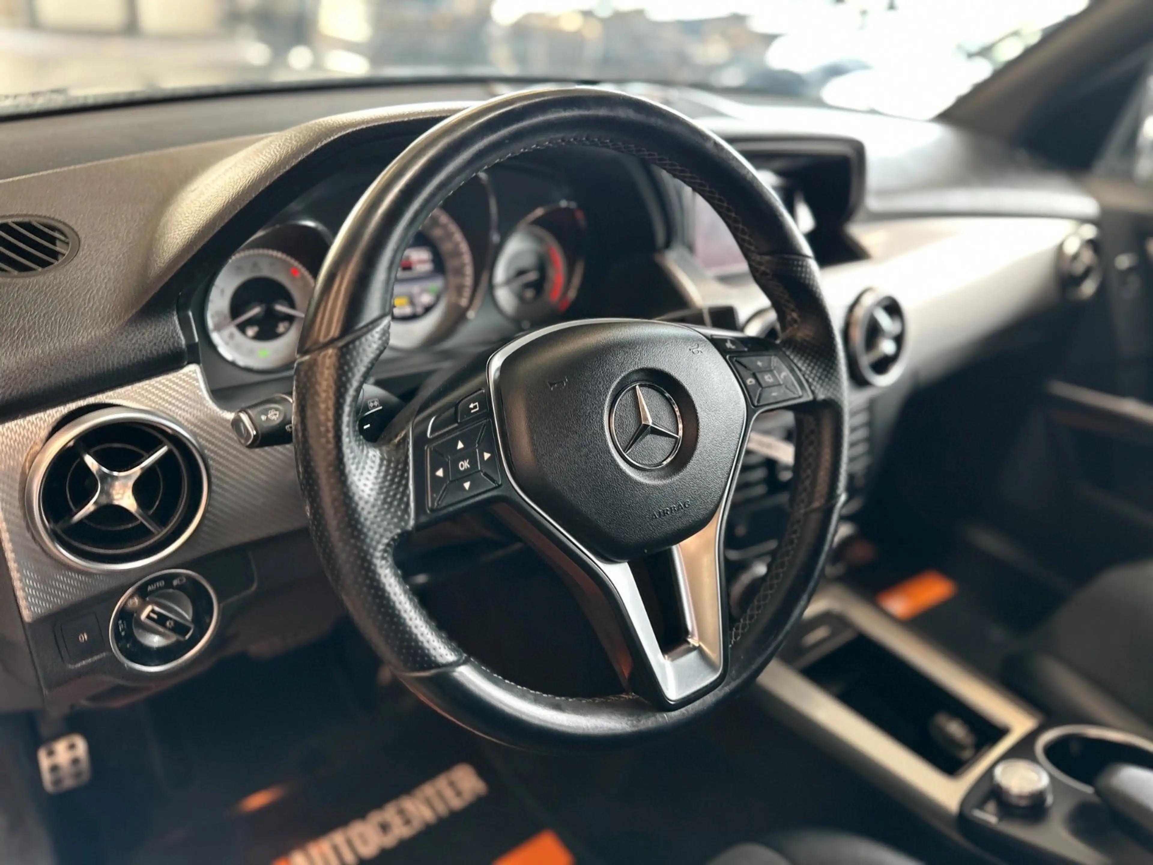 Mercedes-Benz GLK 220 *AdaptivesFahrwerk*BI-XENON*TEMPO* — photo 12