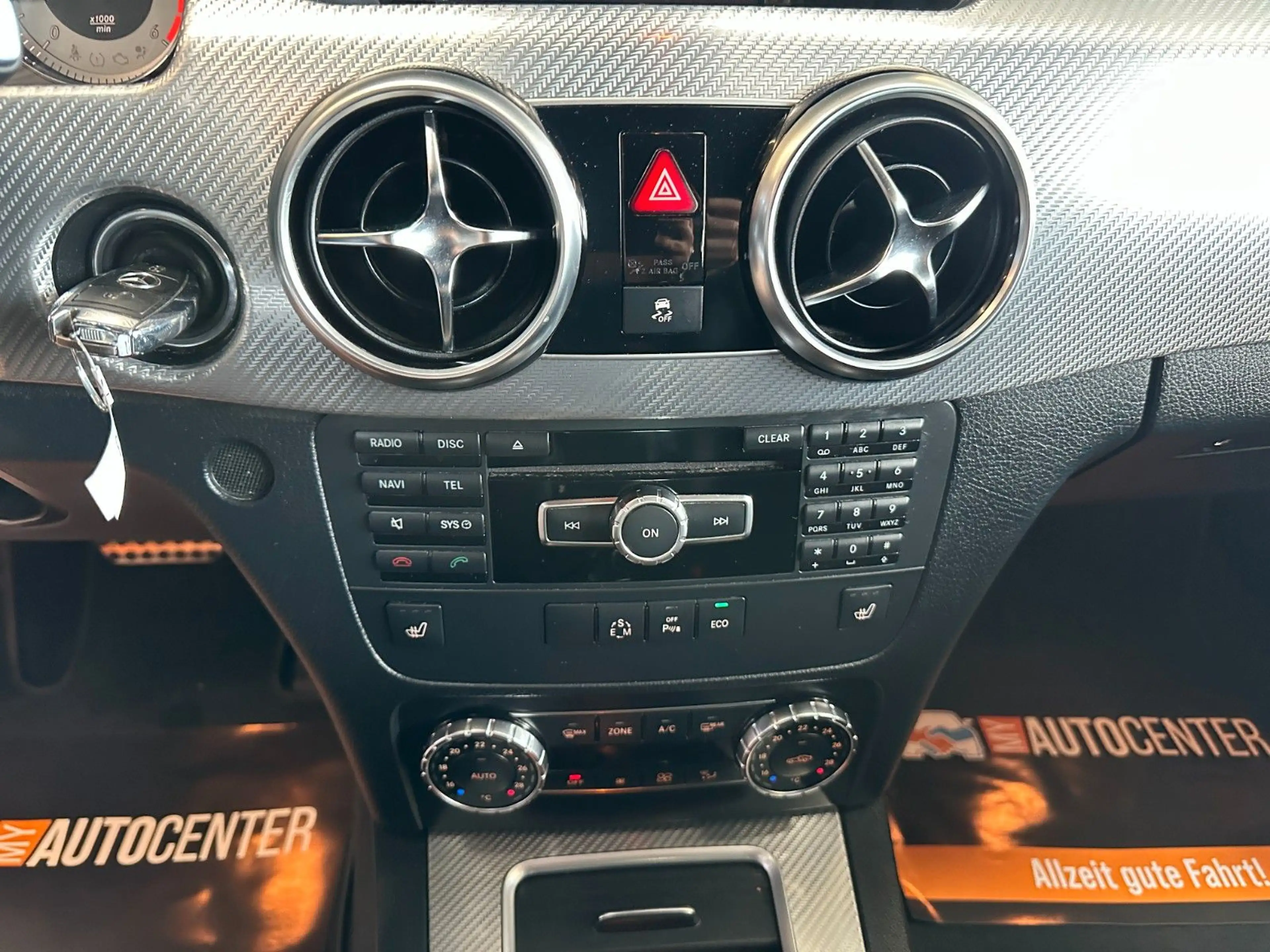 Mercedes-Benz GLK 220 *AdaptivesFahrwerk*BI-XENON*TEMPO* — photo 13