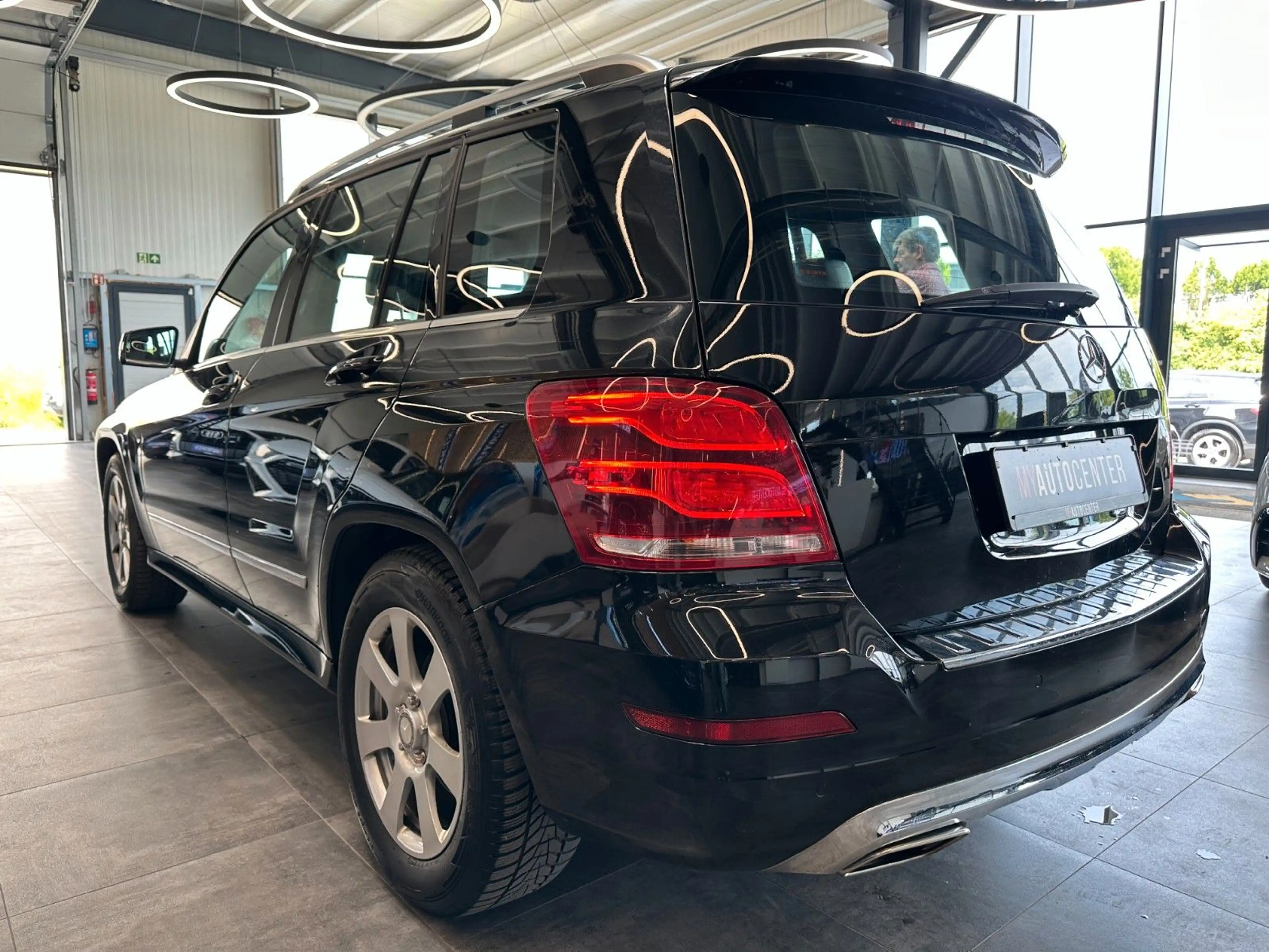 Mercedes-Benz GLK 220 *AdaptivesFahrwerk*BI-XENON*TEMPO* — photo 5