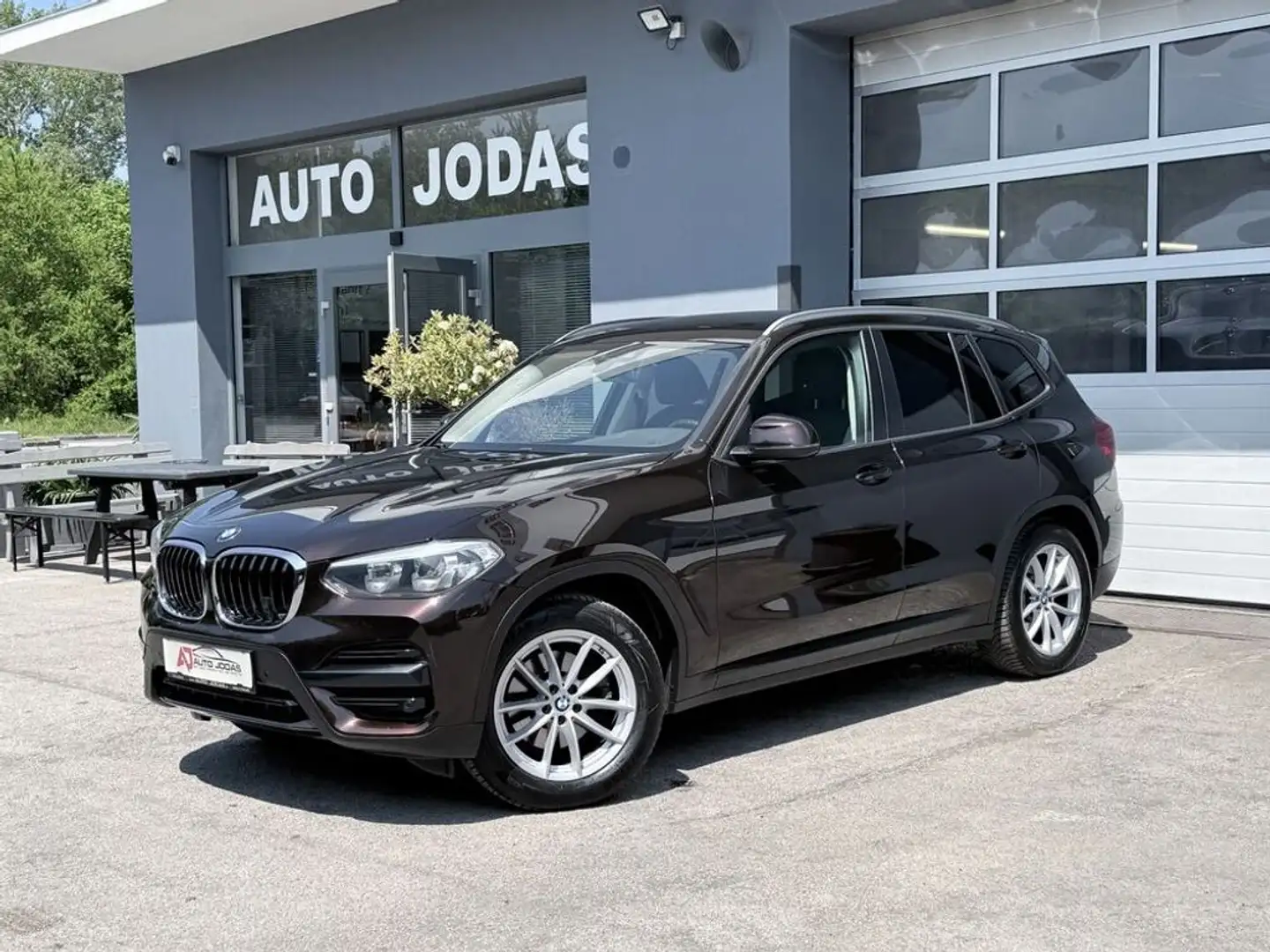 BMW X3 xDrive20i Advantage **Anhängerk./Navigation** Braun - 2