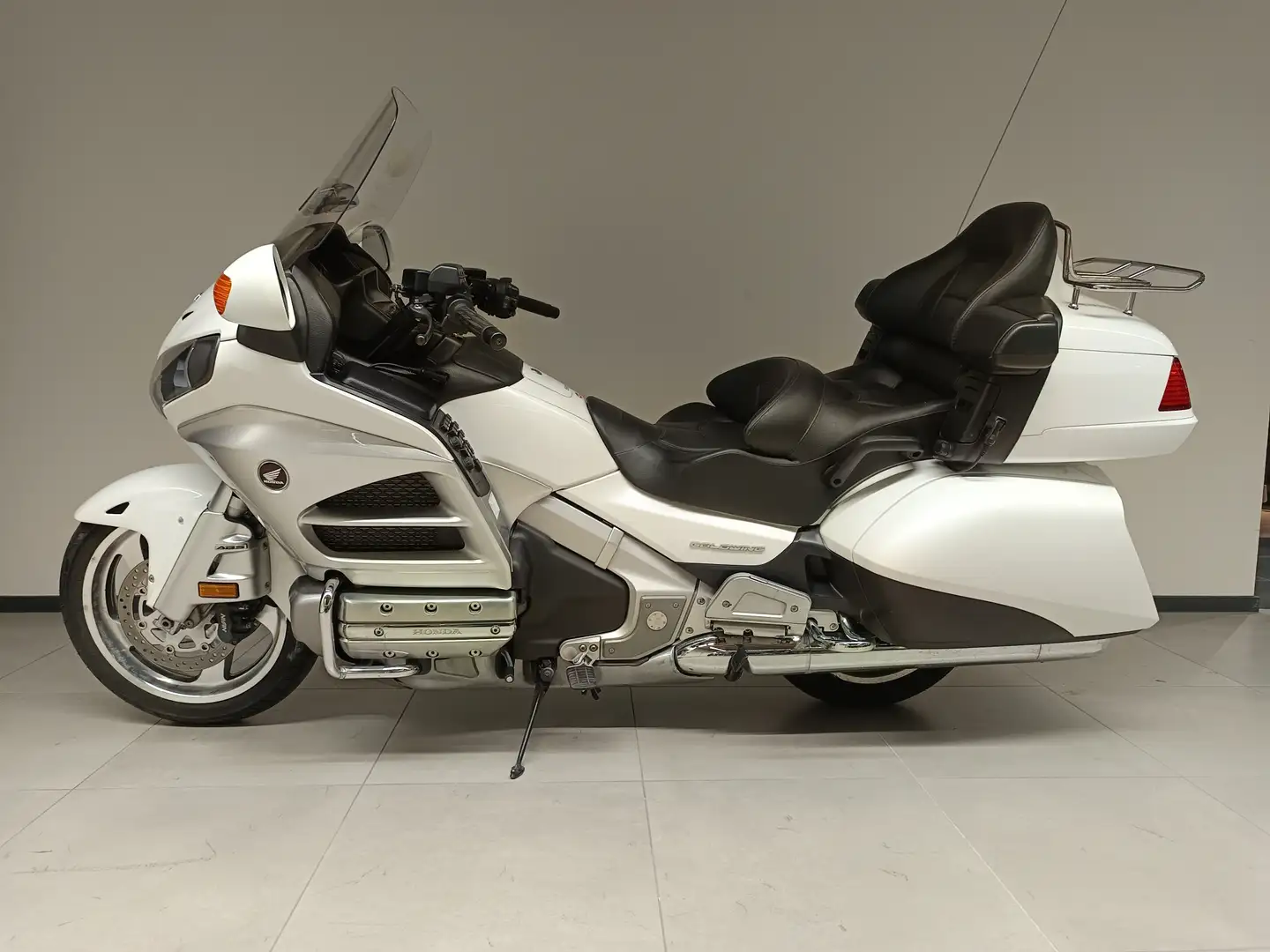 Honda Gold Wing White - 1