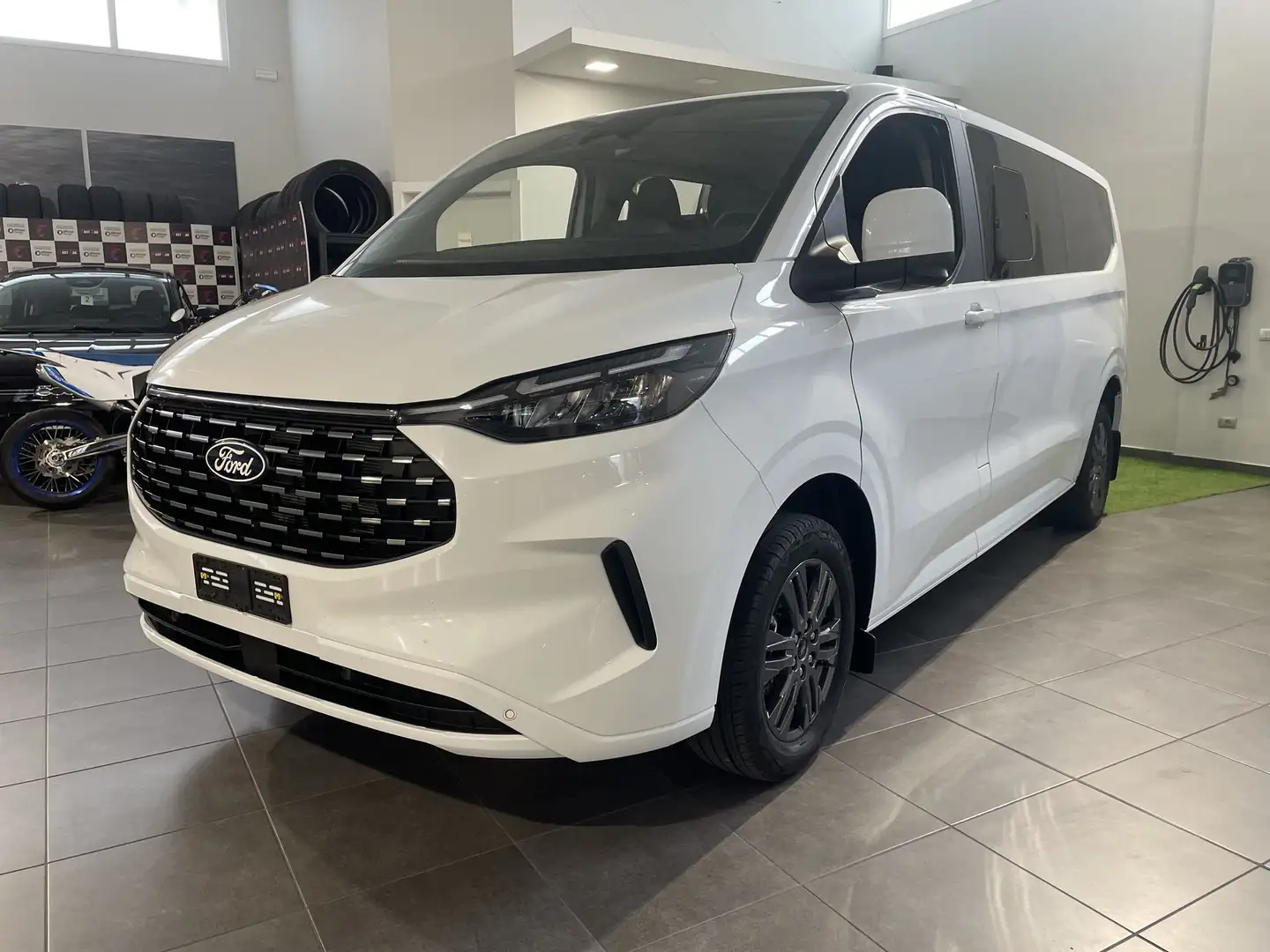 Ford Tourneo Custom 320 2.0 EcoBlue 150CV PL Titanium Fehér - 1