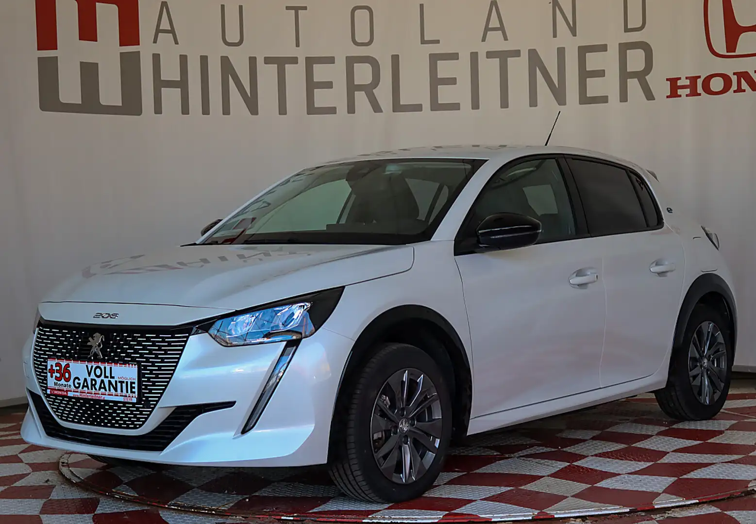 Peugeot e-208 50kWh Allure netto 15.700.- Weiß - 1