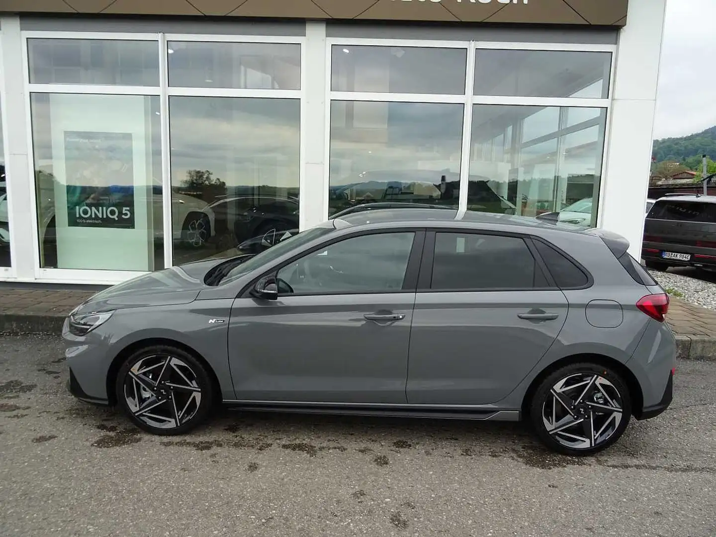 Hyundai i30 1.5 T-GDI Mild-Hybrid, N Line Grau - 2
