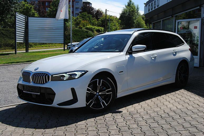 BMW 330 e A Touring M Sport.ACC.Pano.HUD.Drive.