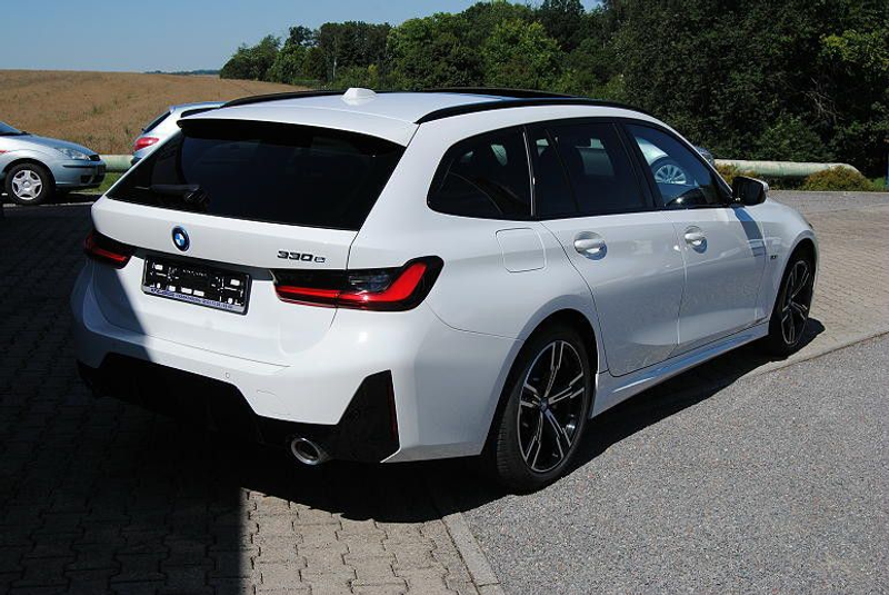 BMW 330 e A Touring M Sport.ACC.Pano.HUD.Drive. — photo 4