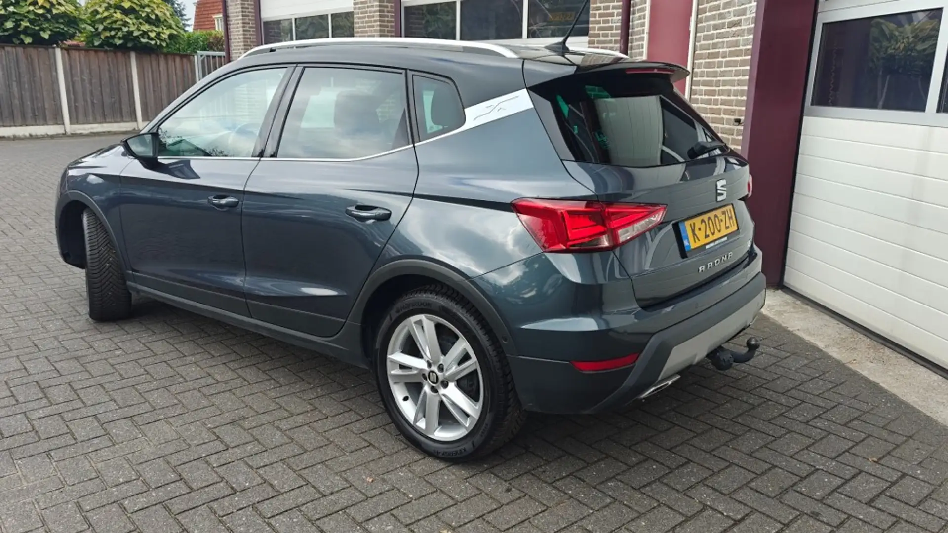SEAT Arona 1.0 TSI 95PK FR BUSINESS INTENSE - All Season band Grigio - 2