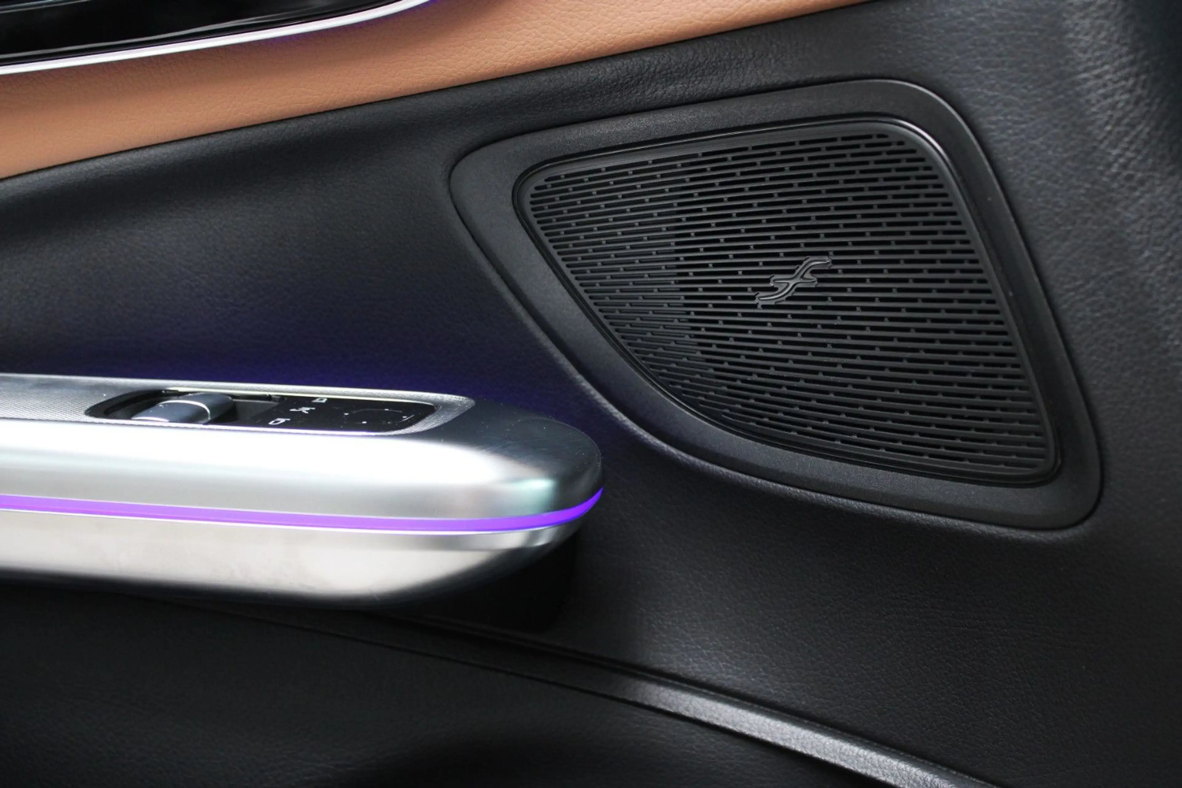 Mercedes-Benz CLE 200 COUPE AMG-LINE PLUS #PANO #LED #MBUX #20 — photo 13