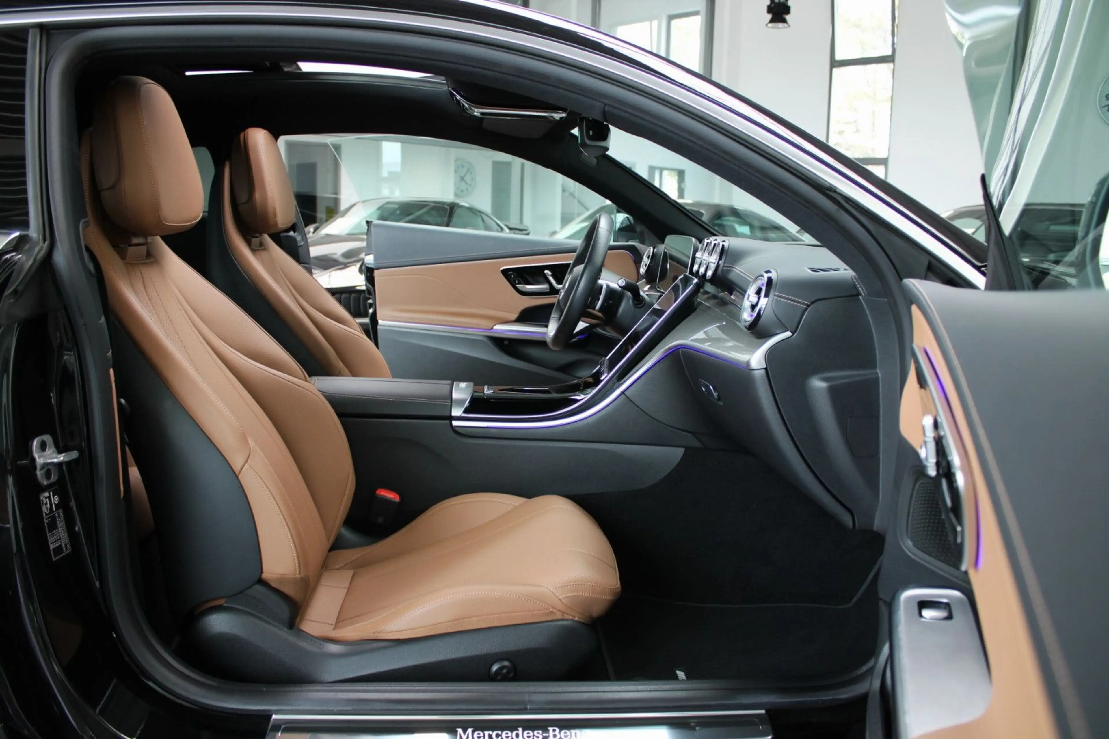 Mercedes-Benz CLE 200 COUPE AMG-LINE PLUS #PANO #LED #MBUX #20 — photo 10