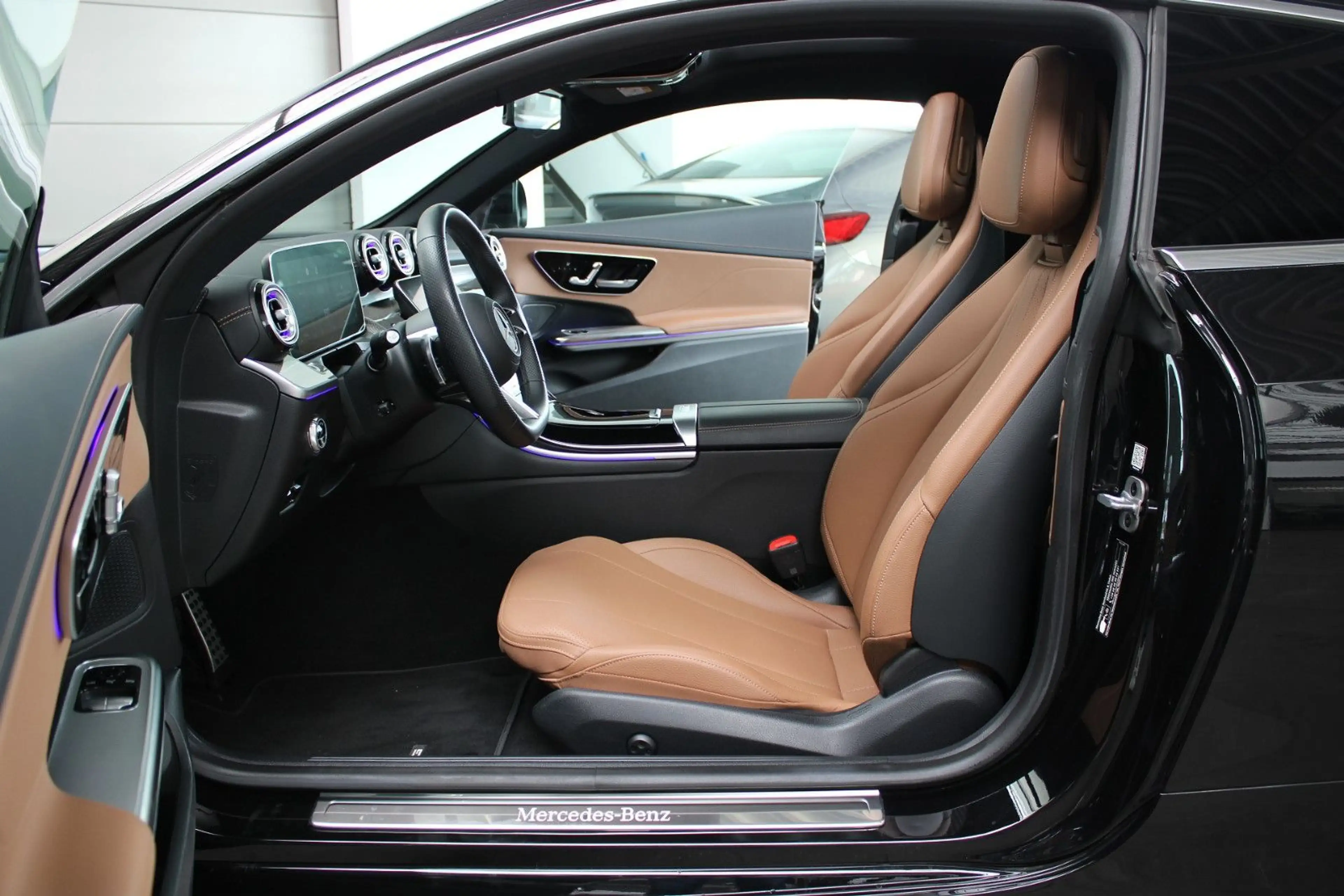 Mercedes-Benz CLE 200 COUPE AMG-LINE PLUS #PANO #LED #MBUX #20 — photo 4