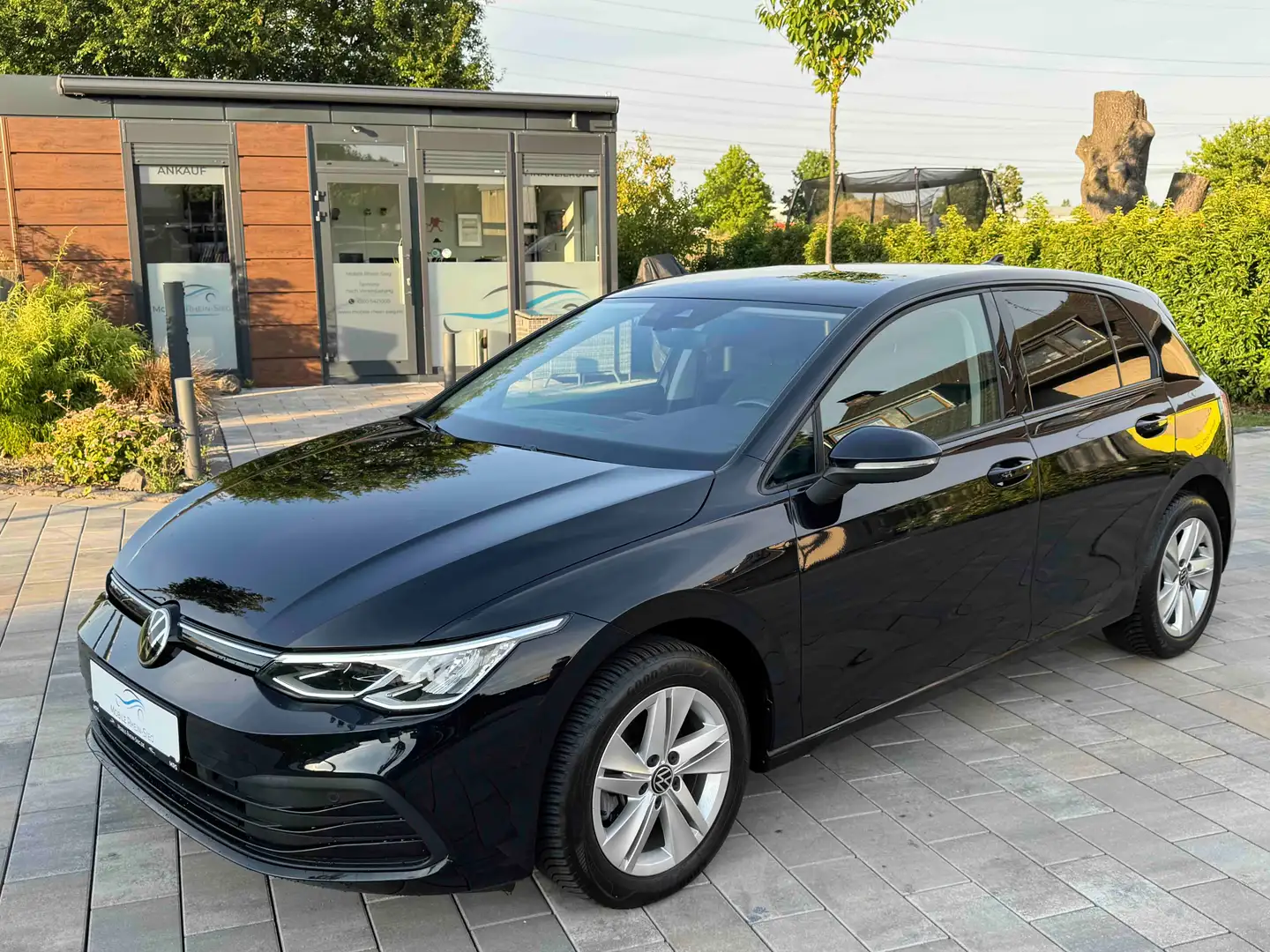 Volkswagen Golf 2.0 TDI SCR Life *Navi*DAB*PDC*2Hand* Zwart - 1