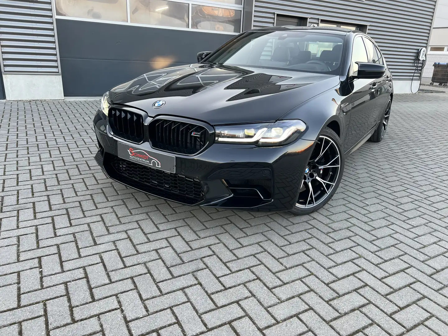 BMW M5 Competition wenig Km Garantie LCI Brutto Fekete - 2