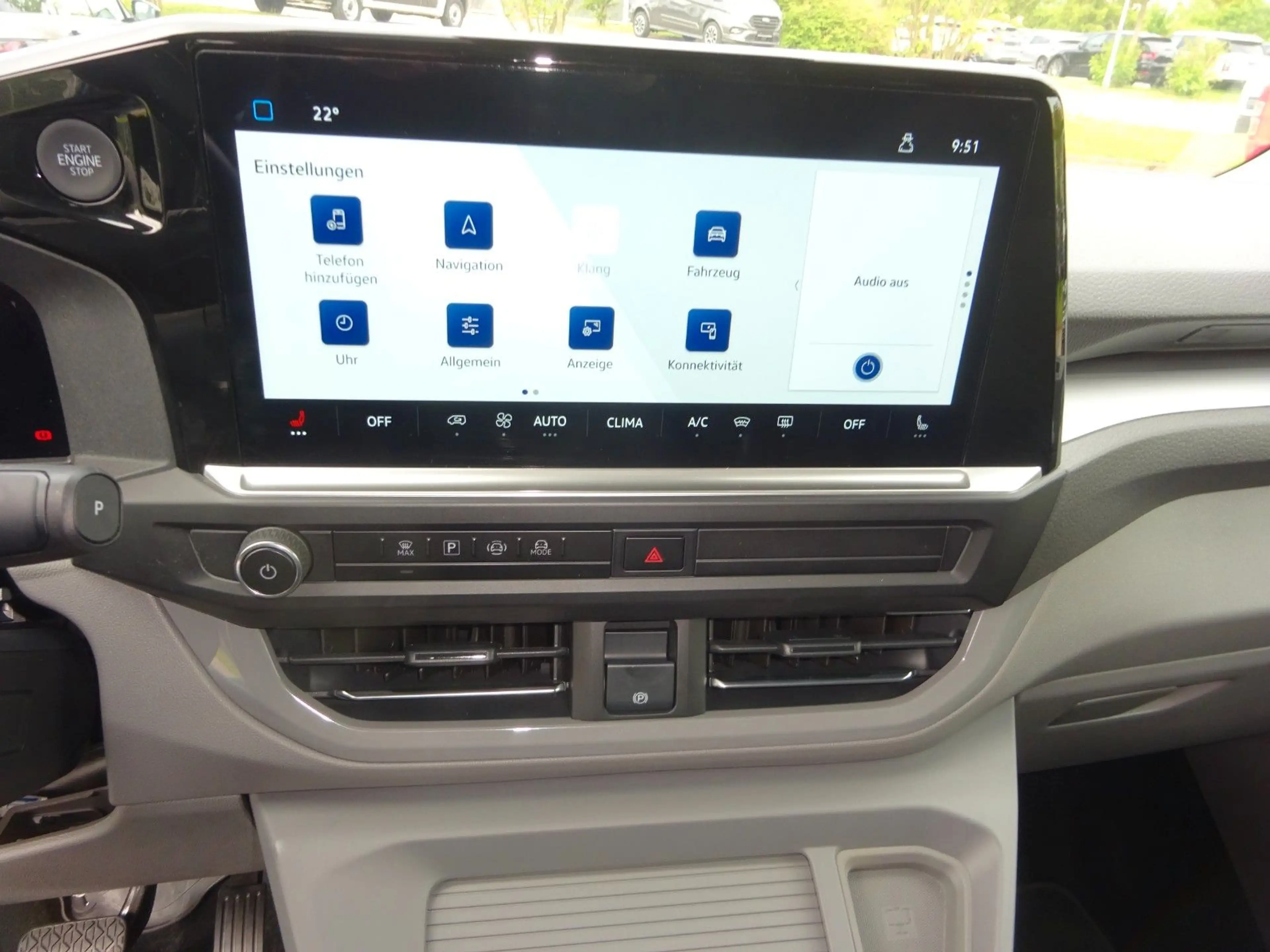 Volkswagen T7 Caravelle life BEV e-Caravelle — photo 11