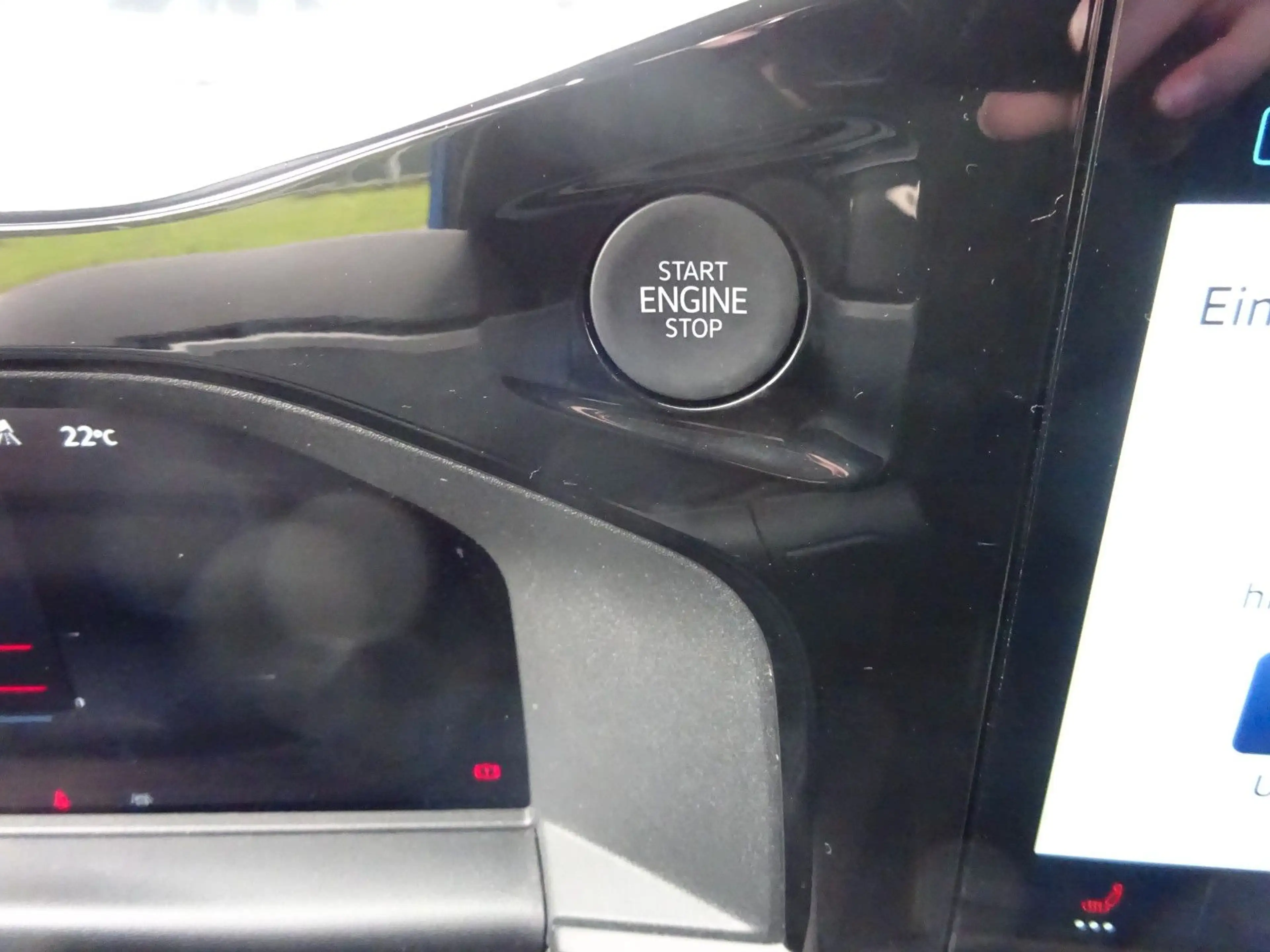 Volkswagen T7 Caravelle life BEV e-Caravelle — photo 14