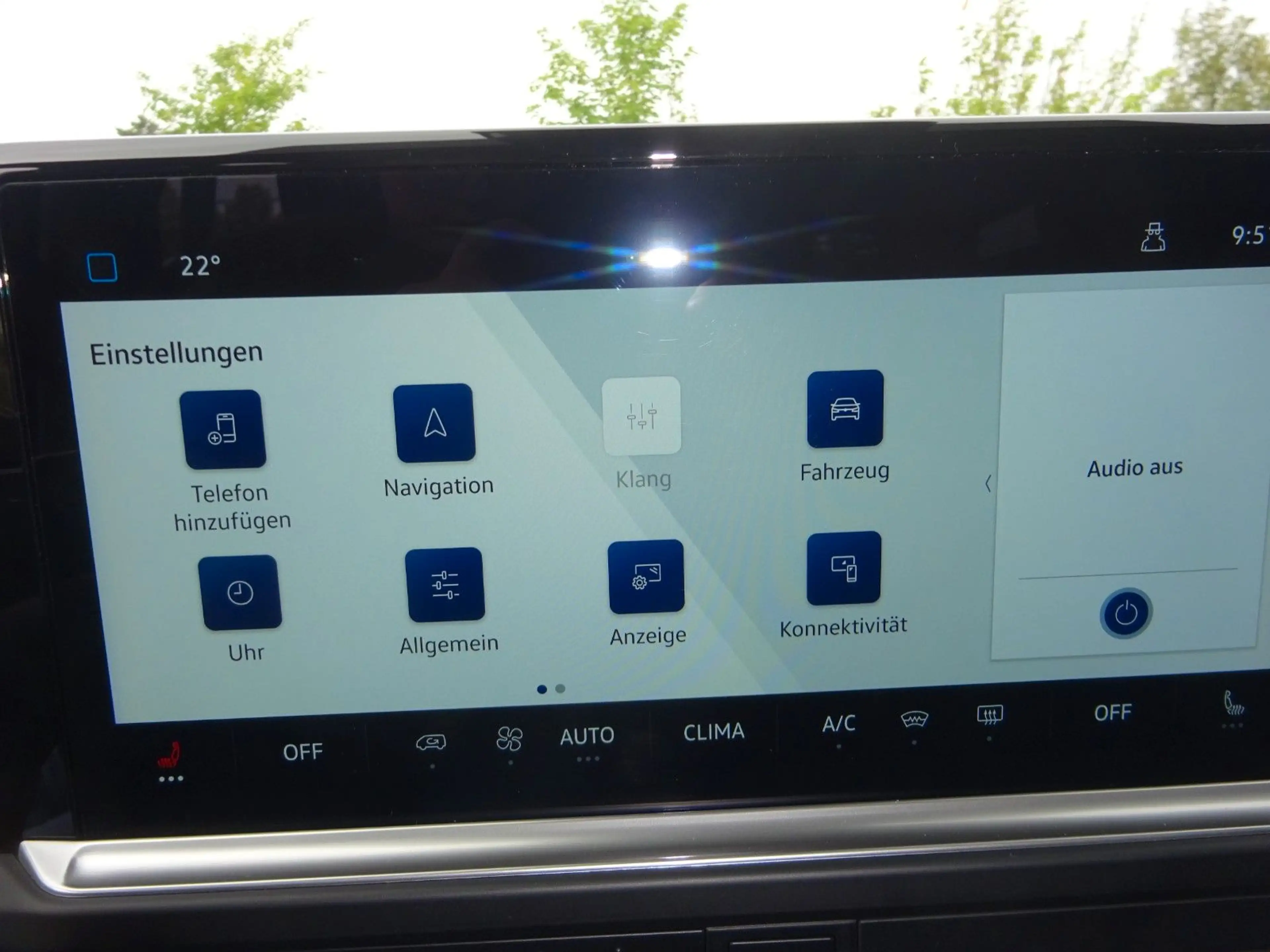 Volkswagen T7 Caravelle life BEV e-Caravelle — photo 12