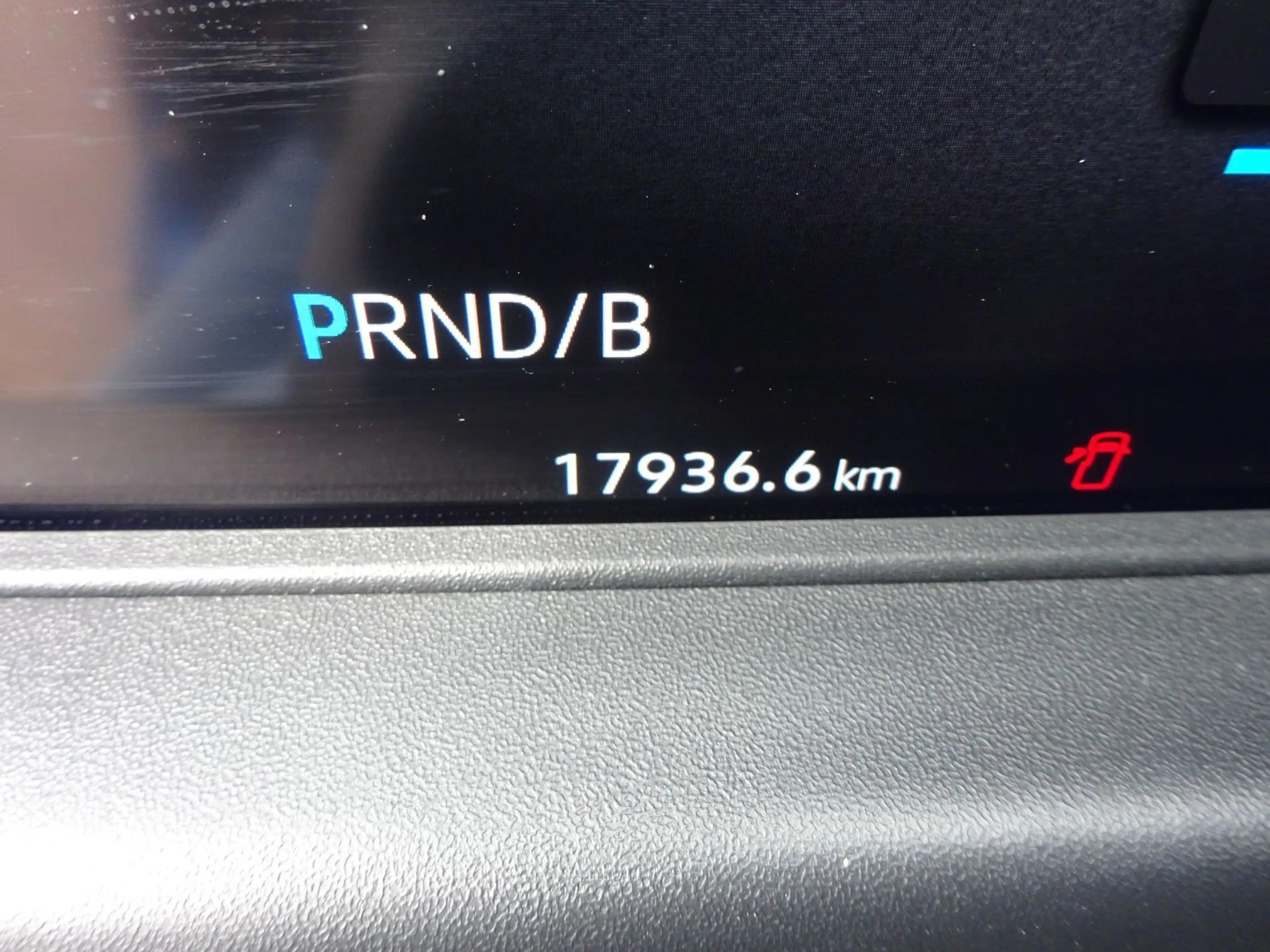 Volkswagen T7 Caravelle life BEV e-Caravelle — photo 10