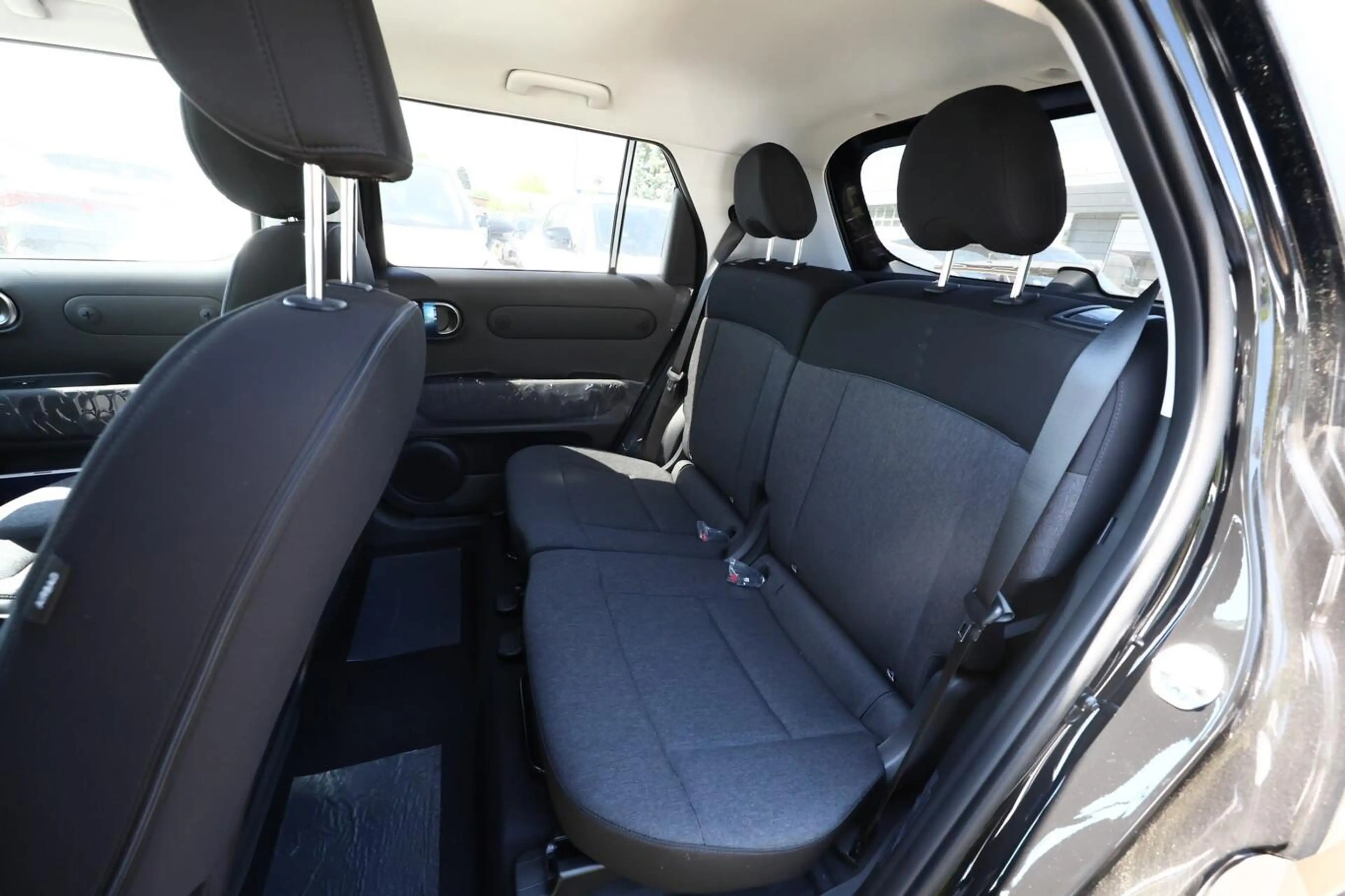 Hyundai Inster 49 kWh Nav Pano 17Z SHZ Privacy ACC LED 85 kW (... — photo 10