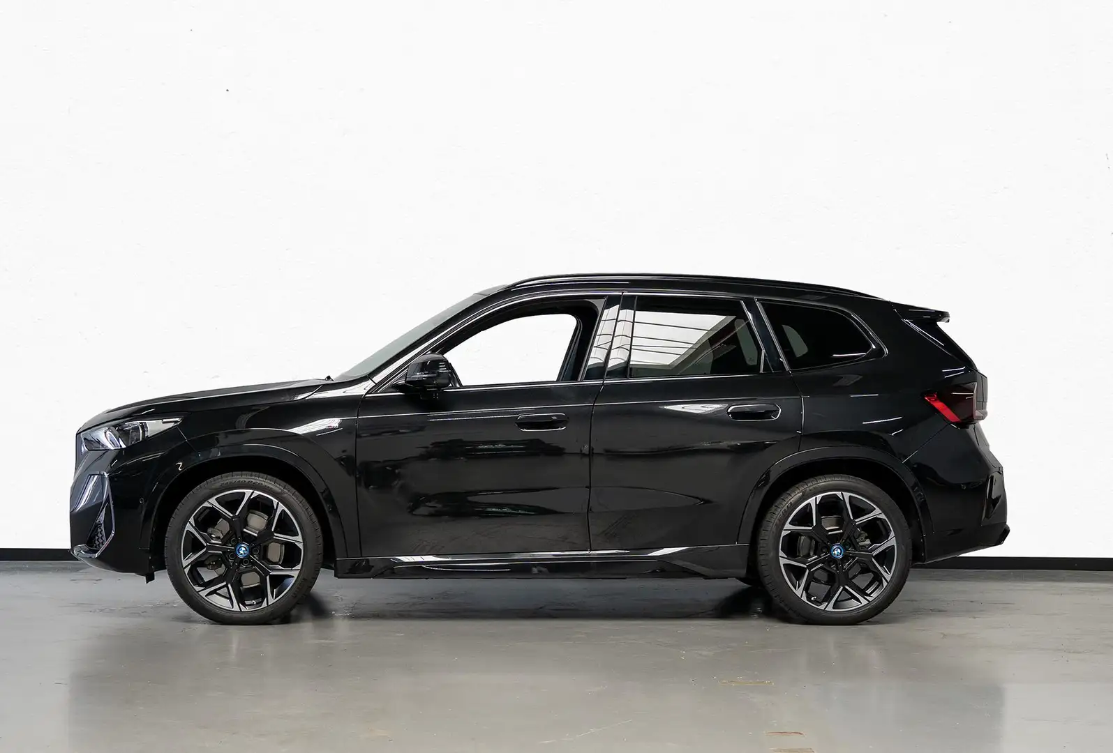 BMW iX1 xDrive30 Launch Edition 67 kWh Apple CarPlay | Har Schwarz - 2