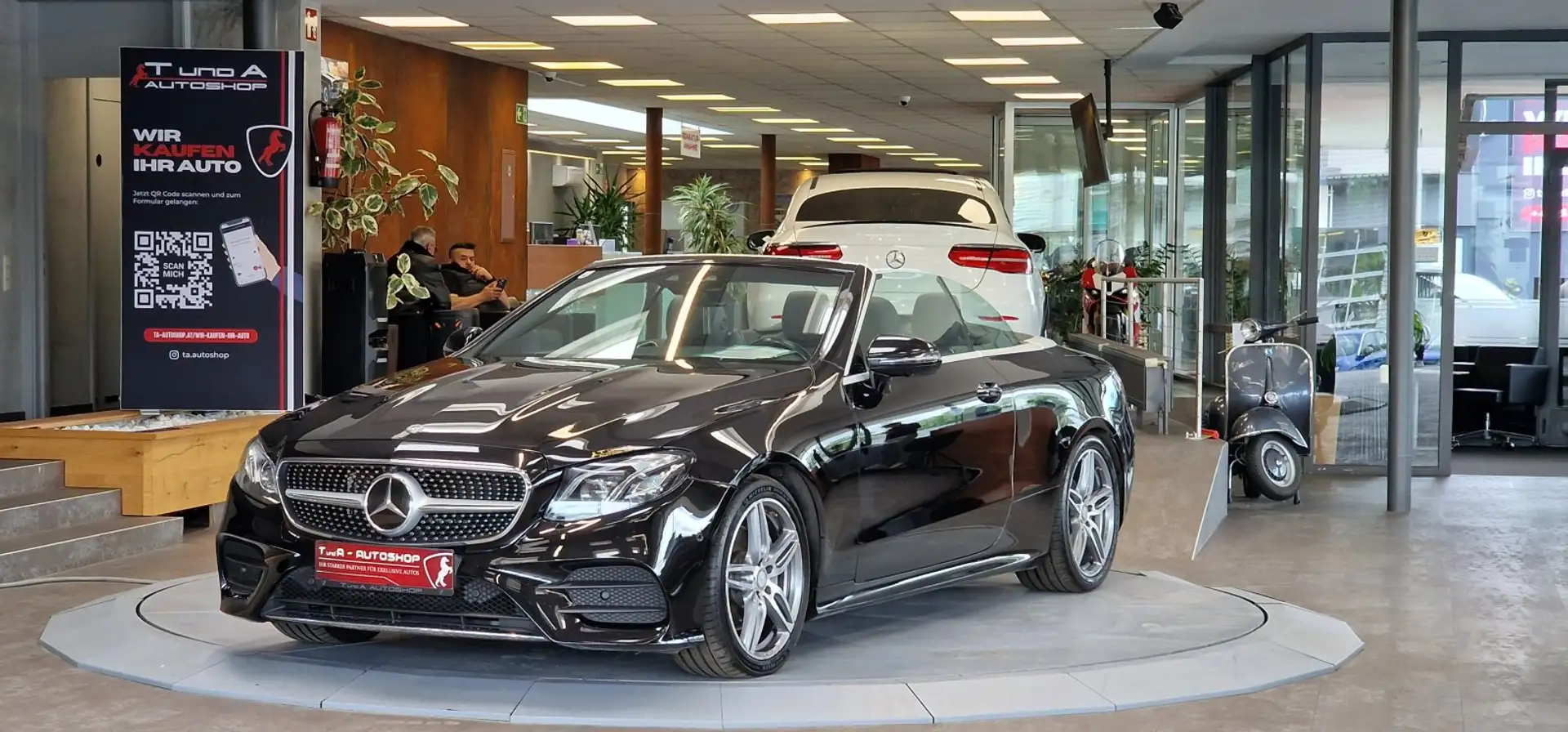 Mercedes-Benz E 220 d 4Matic AMG-Paket Aut. *360°*Burmester*Sitzbelüft Schwarz - 1