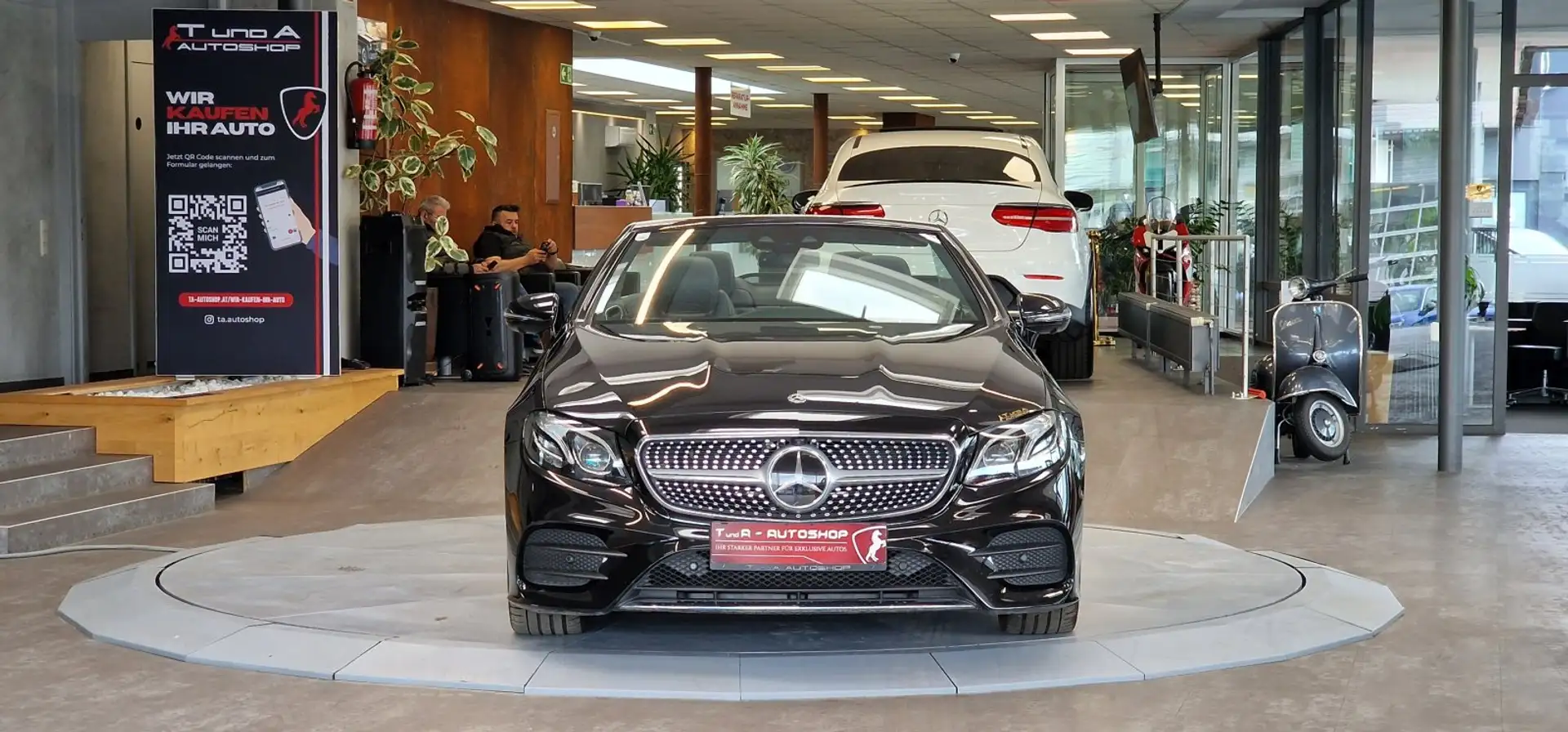 Mercedes-Benz E 220 d 4Matic AMG-Paket Aut. *360°*Burmester*Sitzbelüft Schwarz - 2