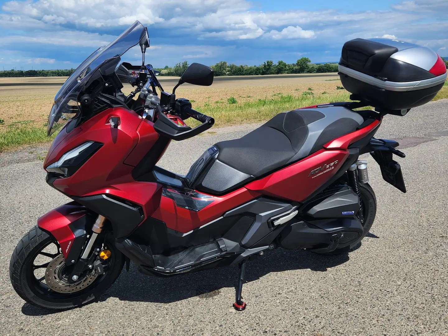 Honda ADV 350 Червоний - 1