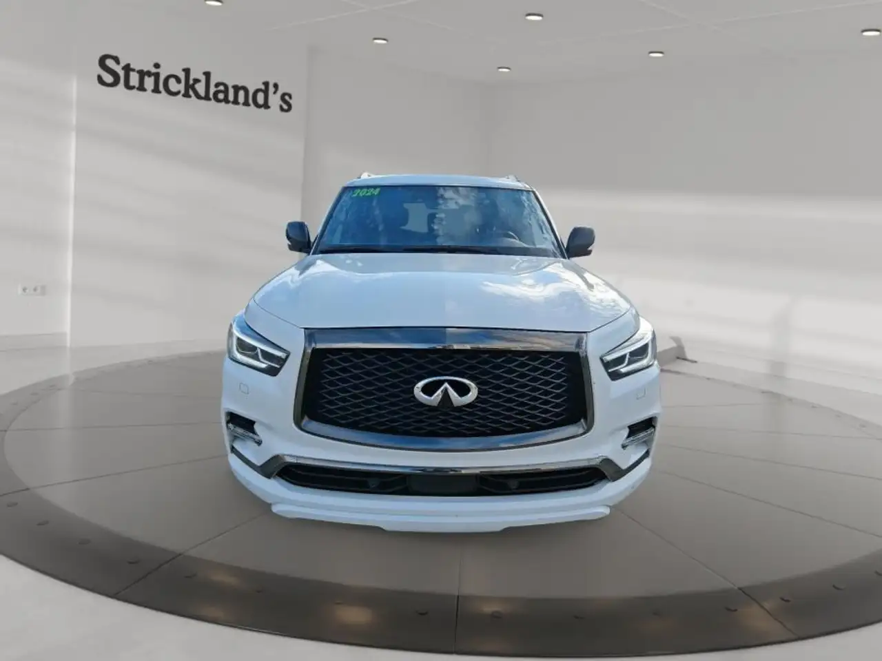Infiniti QX80 снимка Infiniti QX80