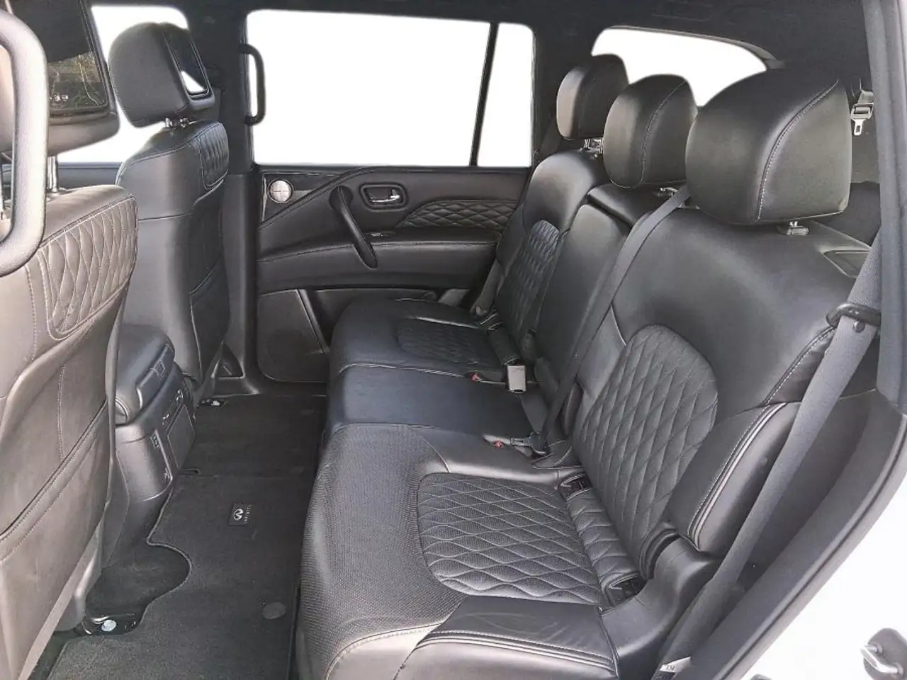 Infiniti QX80 снимка Infiniti QX80