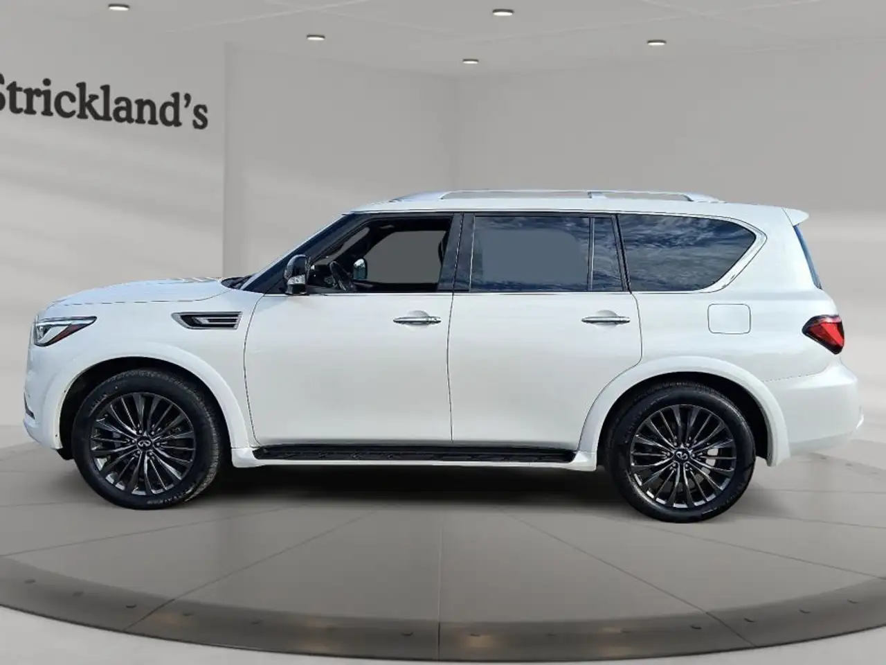 Infiniti QX80 снимка Infiniti QX80