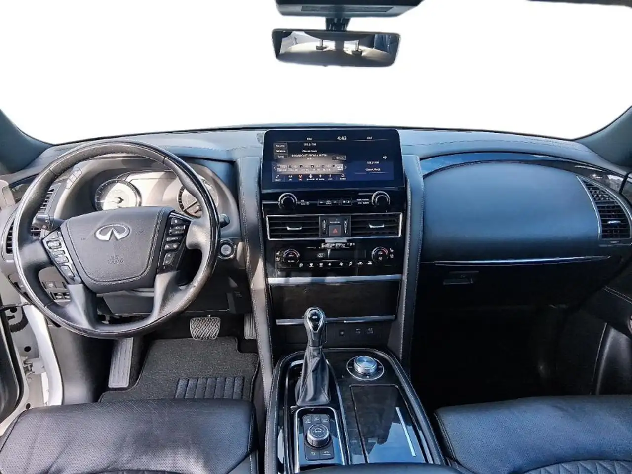 Infiniti QX80 снимка Infiniti QX80