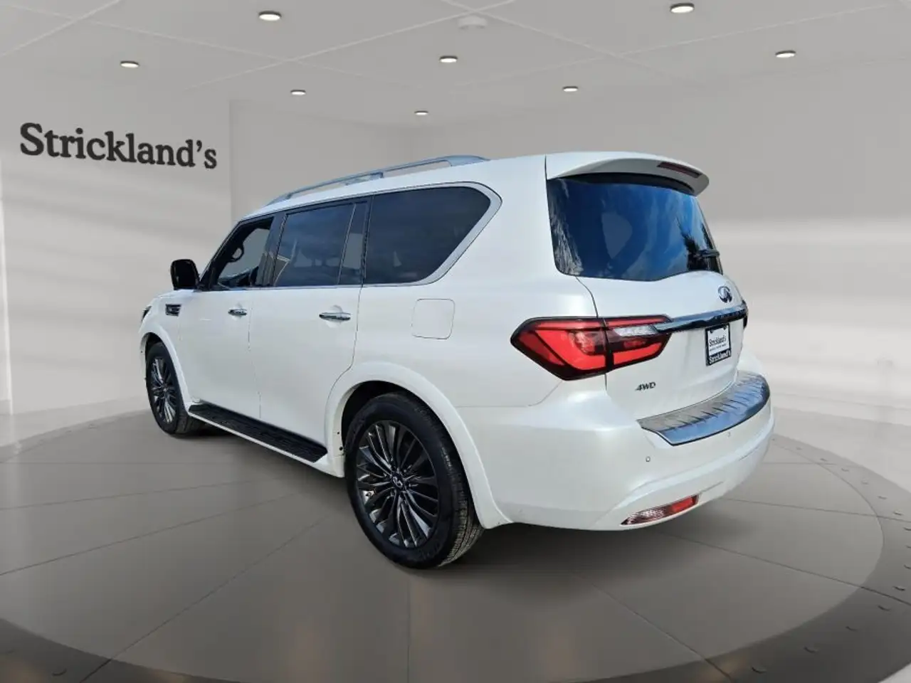 Infiniti QX80 снимка Infiniti QX80