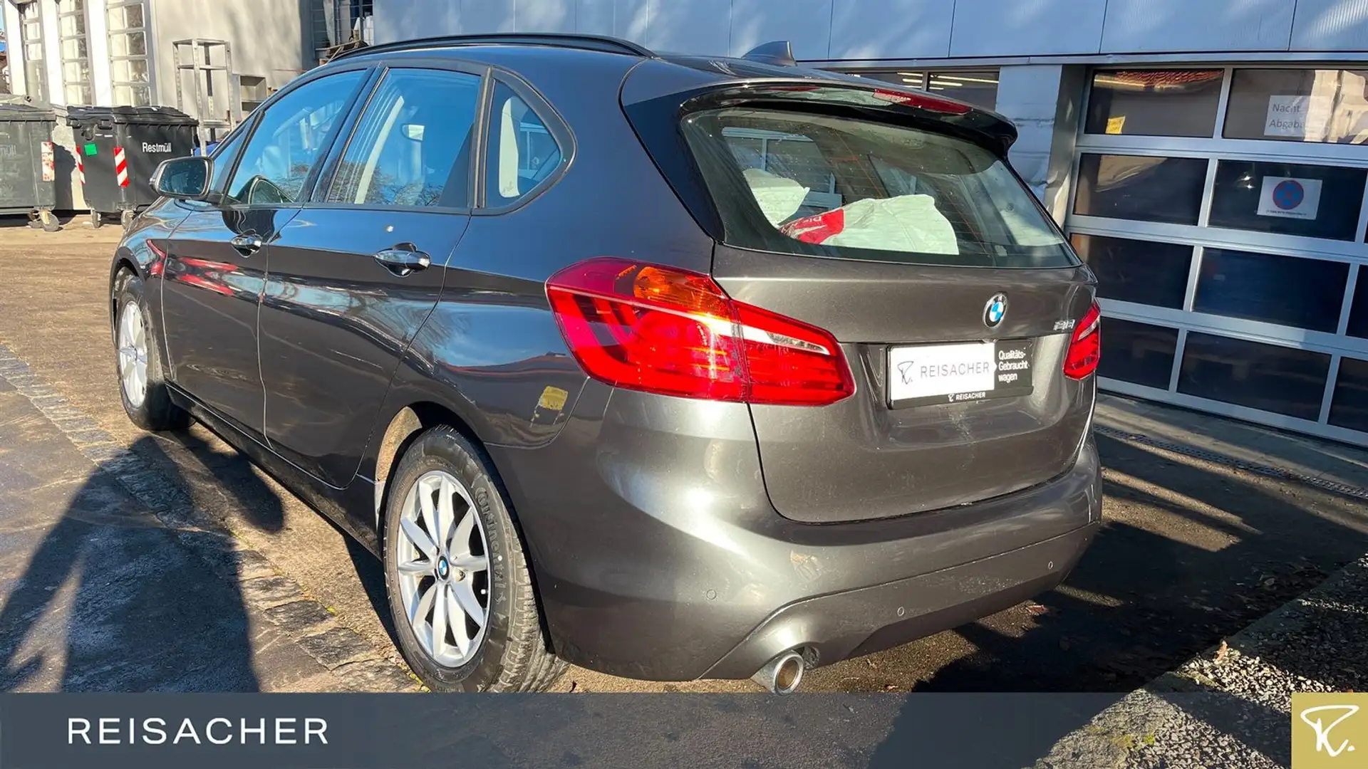 BMW 218 i Aut.Active Tourer Navi,LED,AHK,RFK Grau - 2