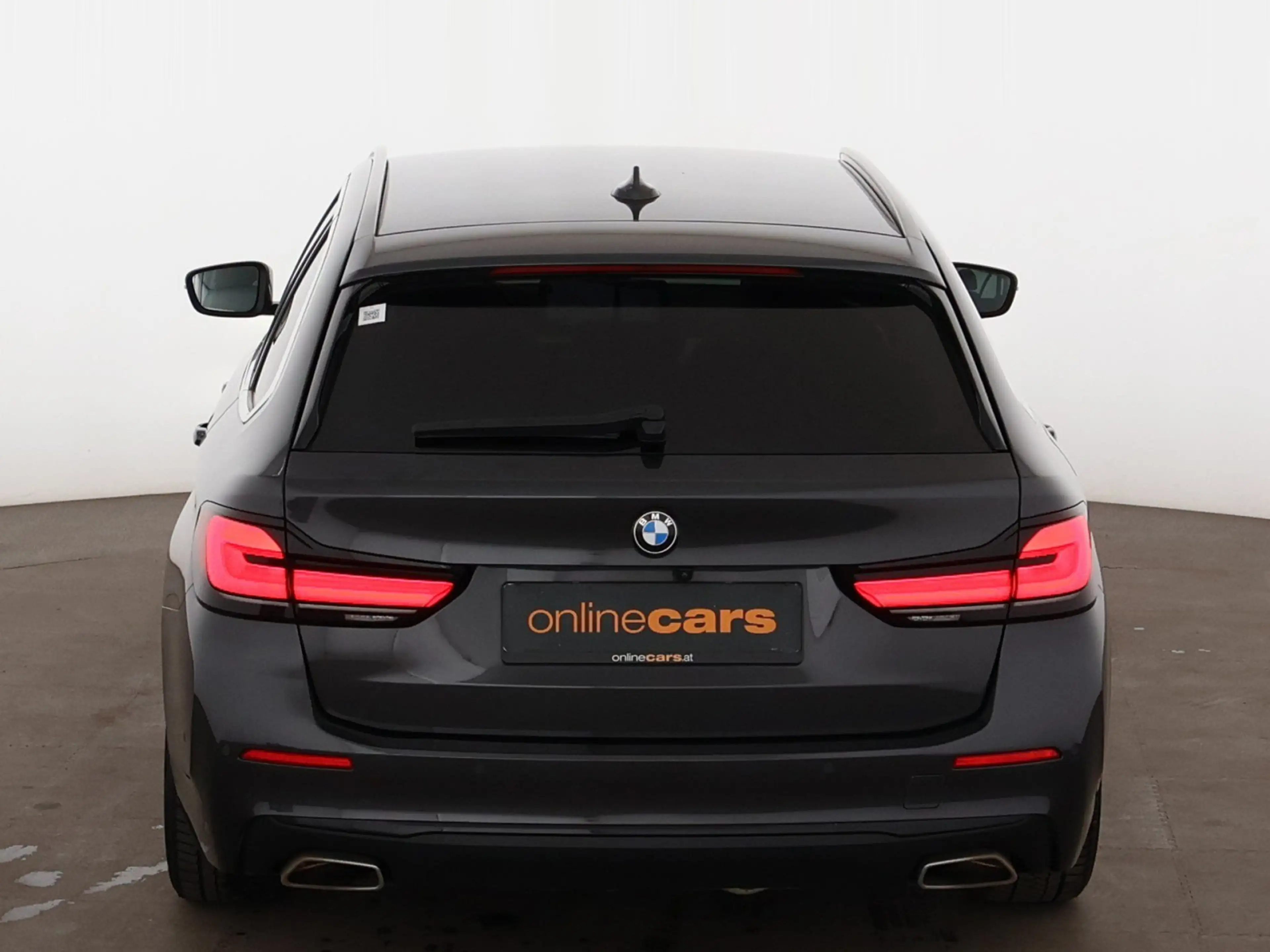 BMW 518 d Touring Aut LED AHK LEDER NAVI R-CAM SITZHZG — photo 7