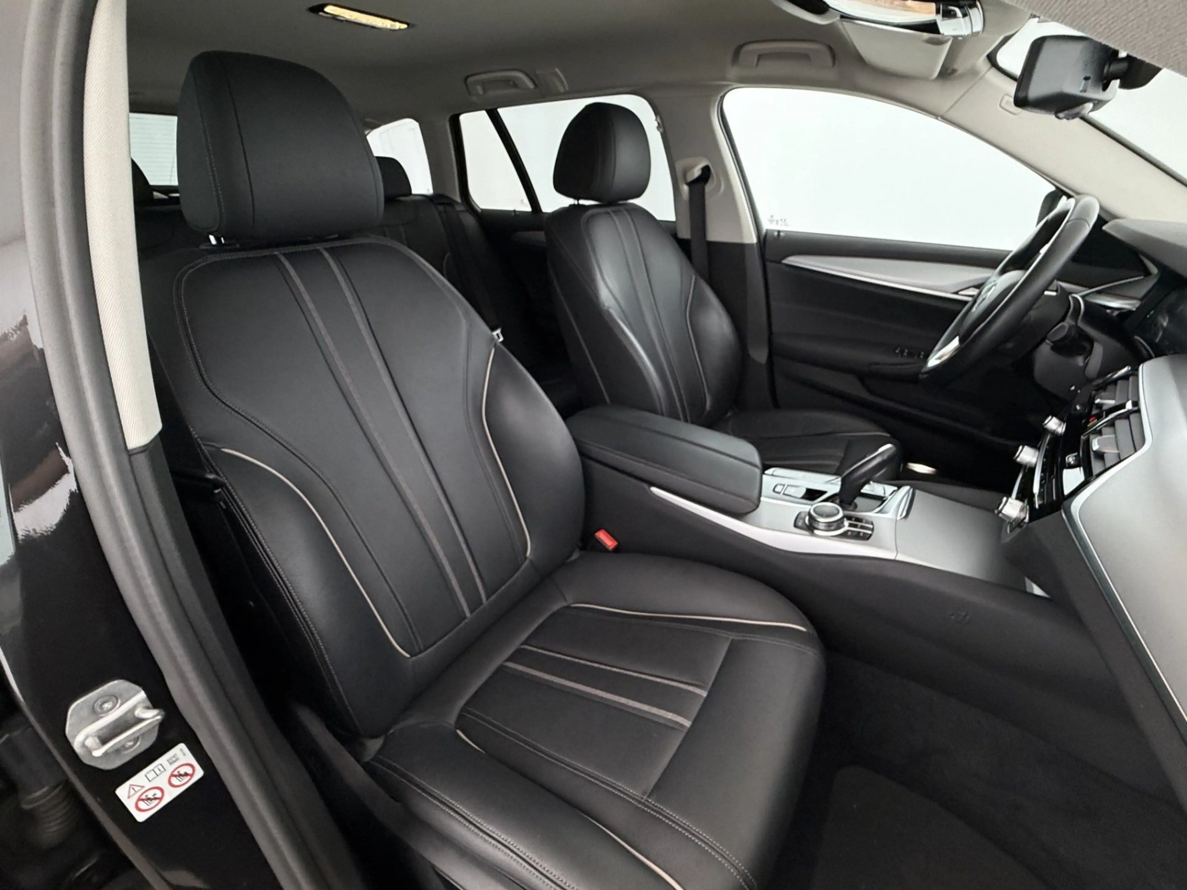 BMW 518 d Touring Aut LED AHK LEDER NAVI R-CAM SITZHZG — photo 15