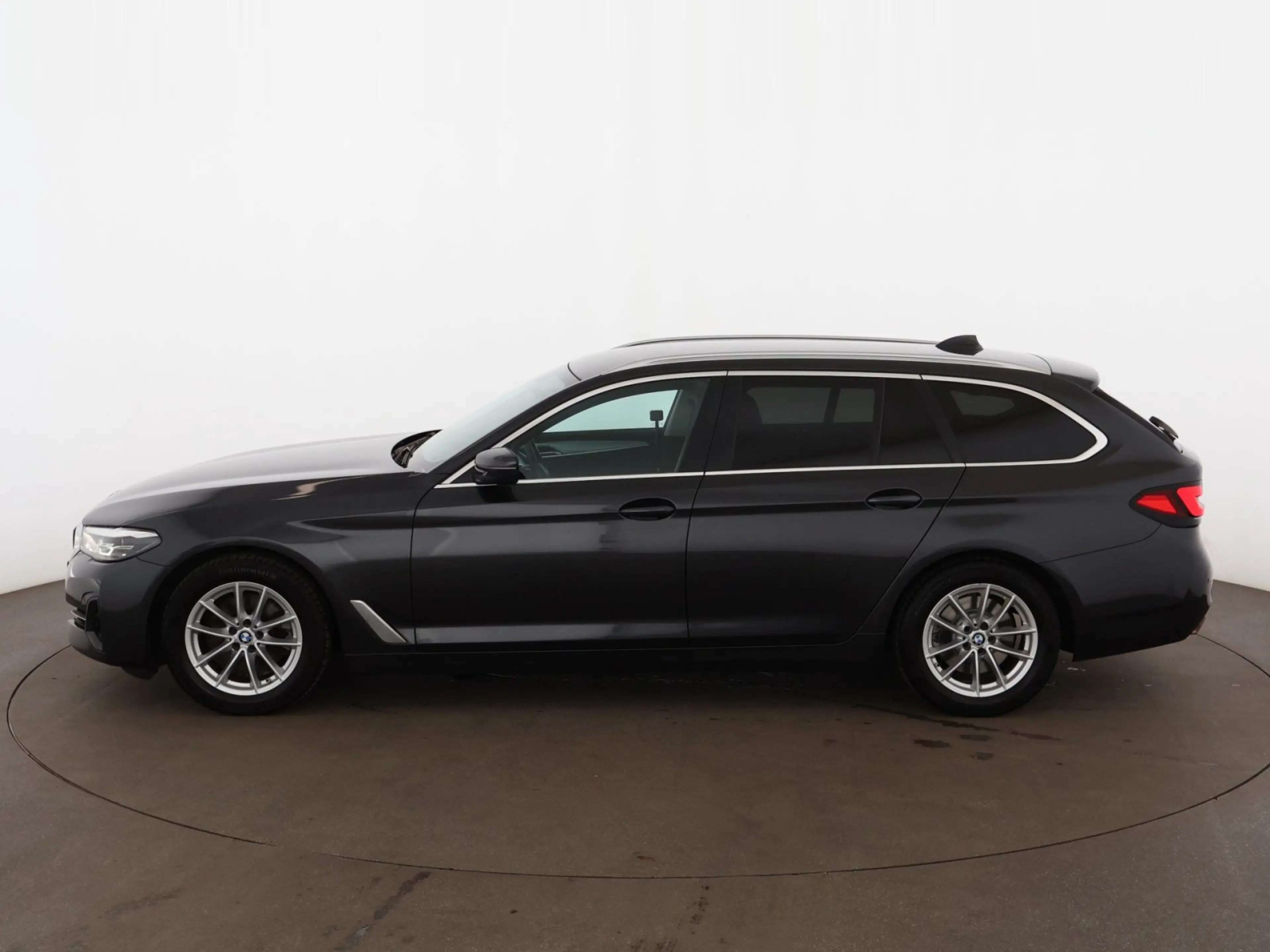 BMW 518 d Touring Aut LED AHK LEDER NAVI R-CAM SITZHZG — photo 5