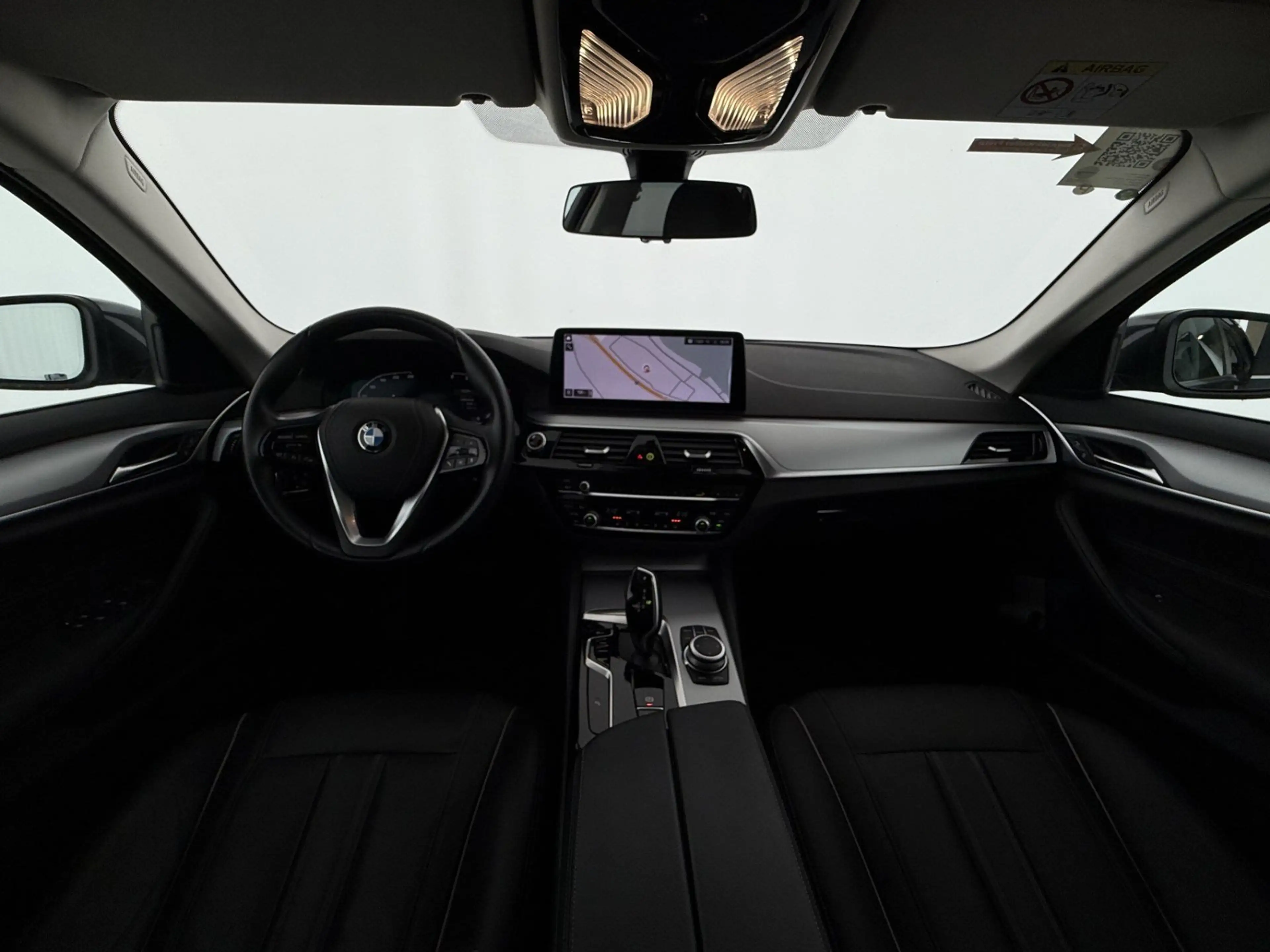 BMW 518 d Touring Aut LED AHK LEDER NAVI R-CAM SITZHZG — photo 13