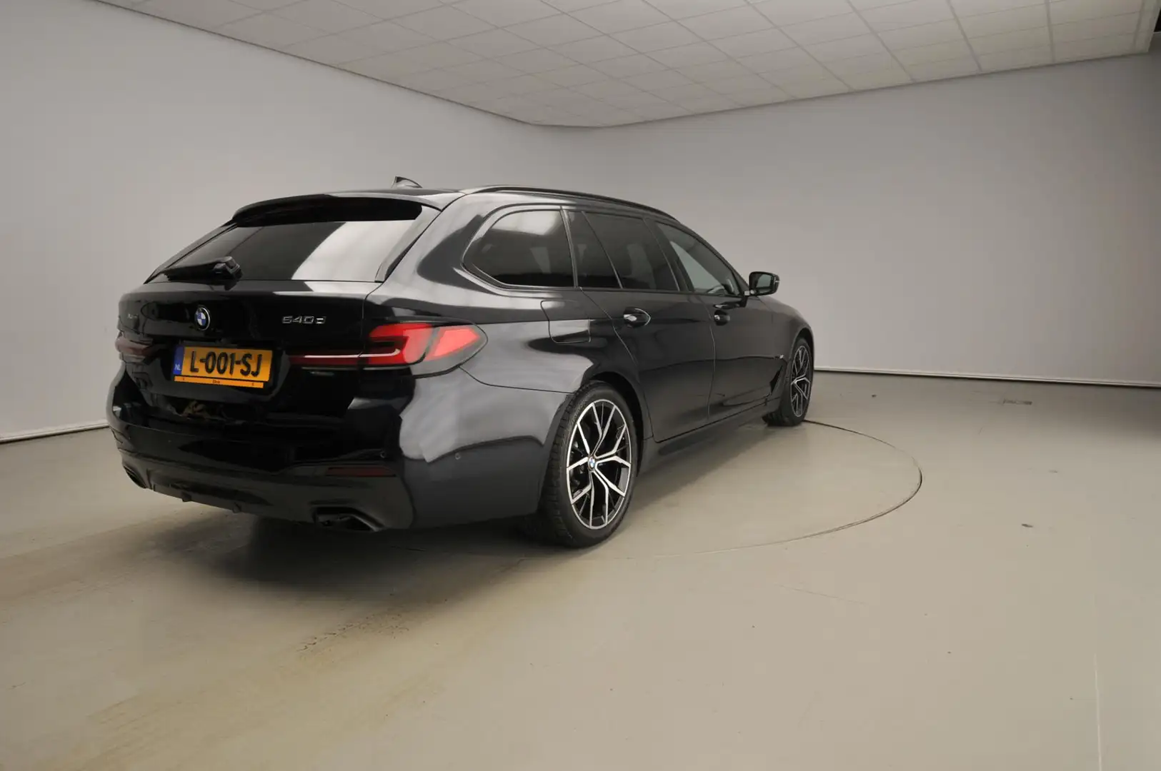BMW 540 5 Serie Touring 540d xDrive M-Sportpakket / Trekha Noir - 2