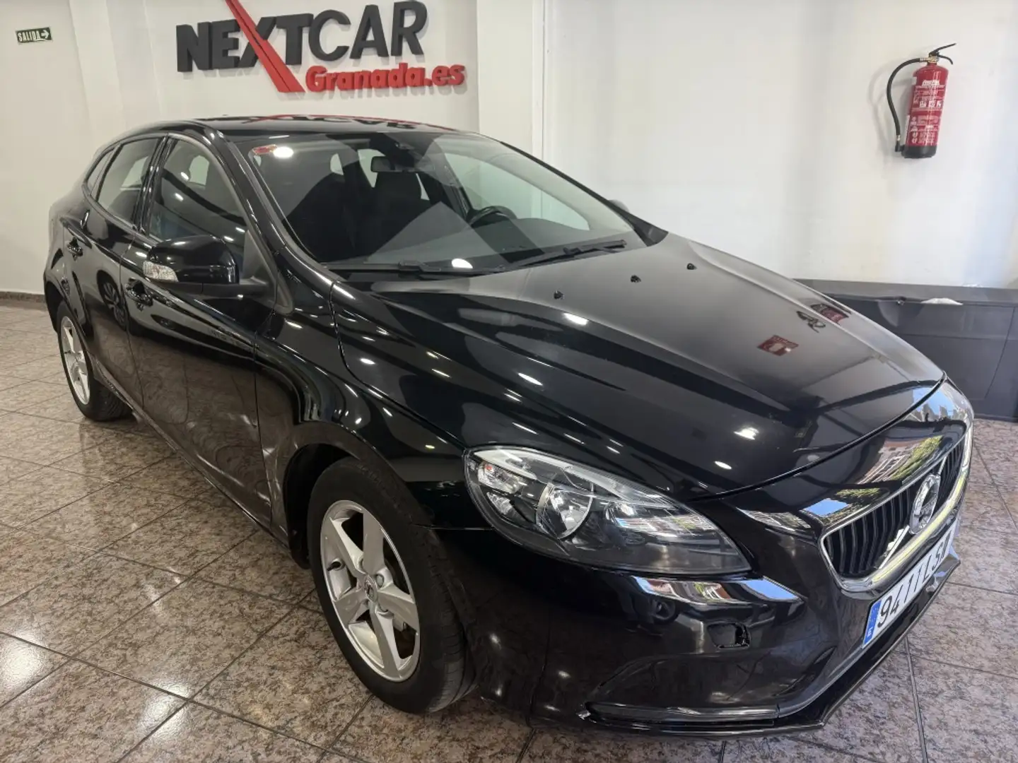 Volvo V40 D2 120 Noir - 1