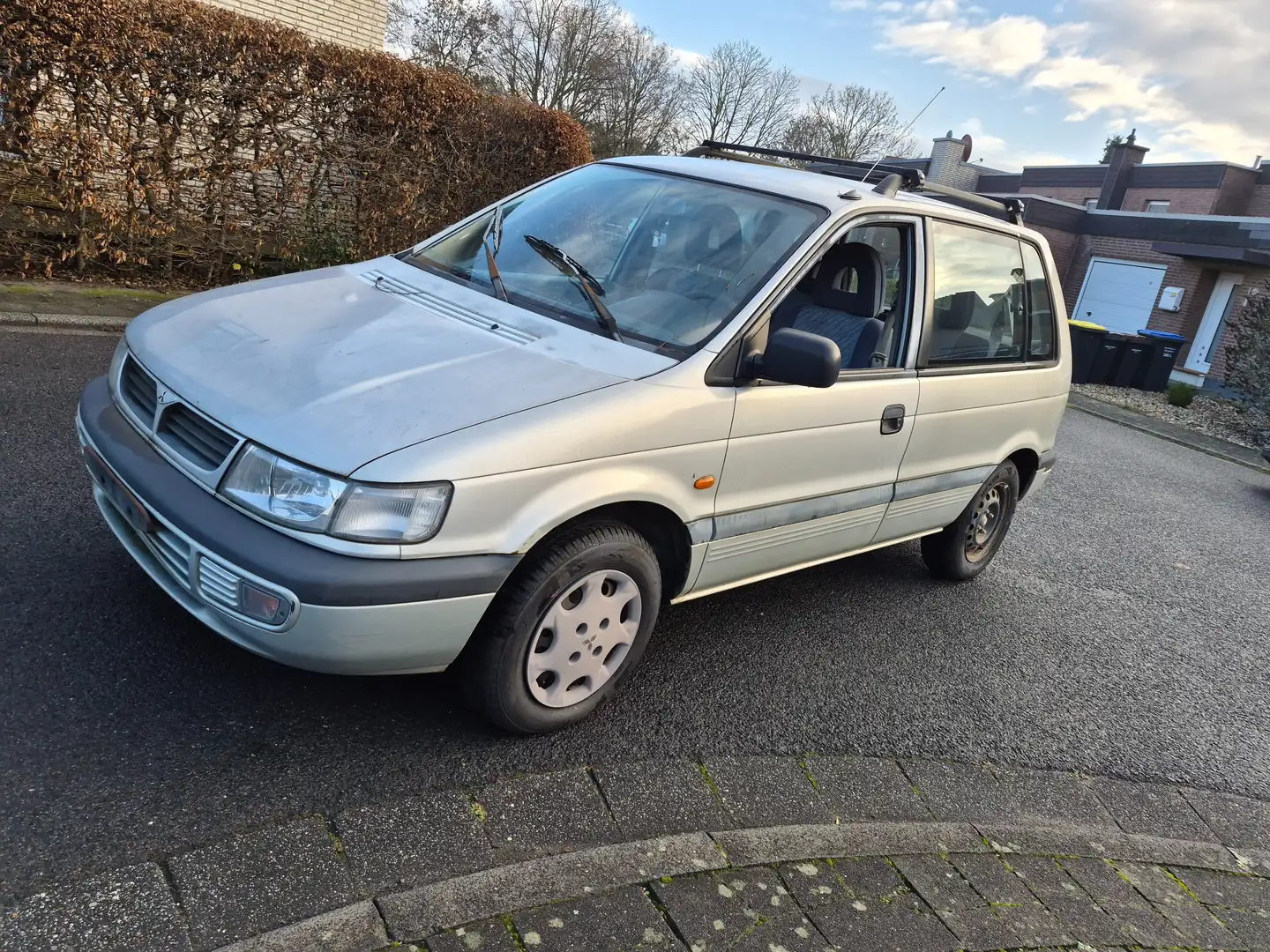 Mitsubishi Space Runner Space Runner 1.8 GLX.i City mit Tüv Argent - 1