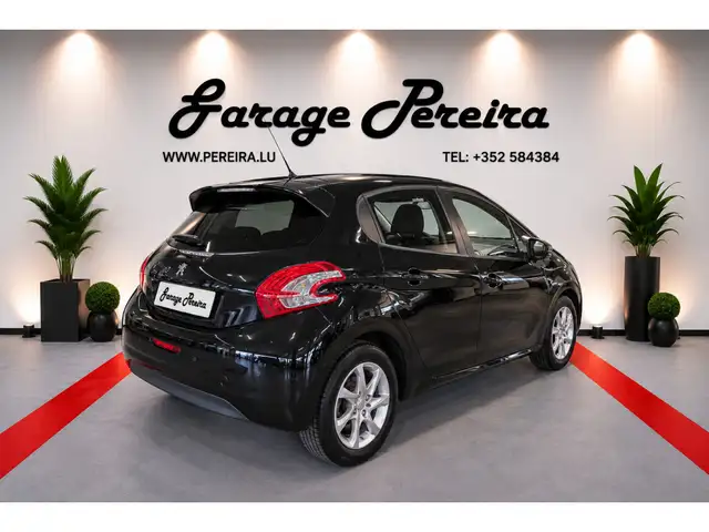 Peugeot 208 view 3