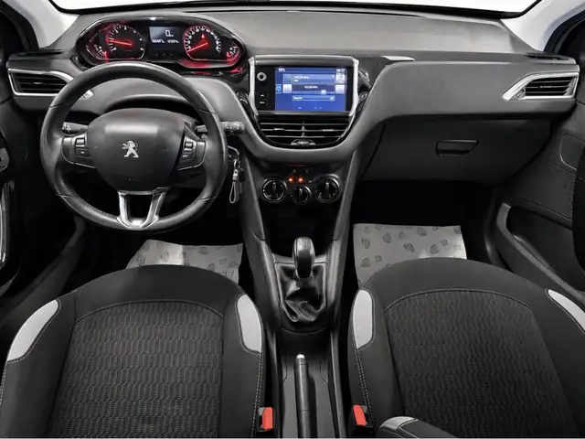 Peugeot 208 view 7